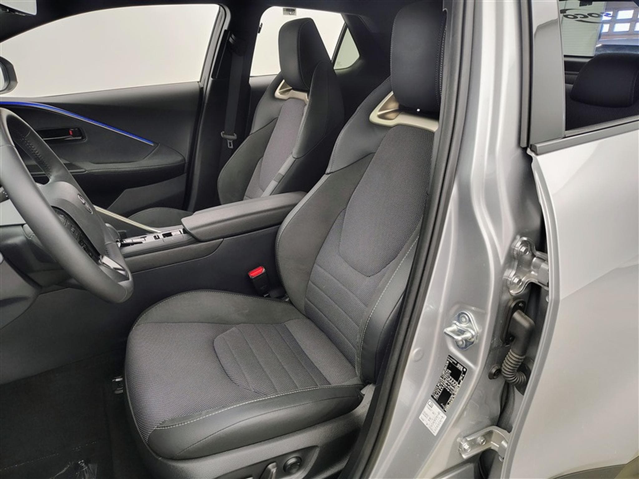Toyota C-HR Hybrid HEV 1.8 Premium Bi-Tone E-CVT°NAV°CARPLAY°CAMERA360 (2024) - Photo 7