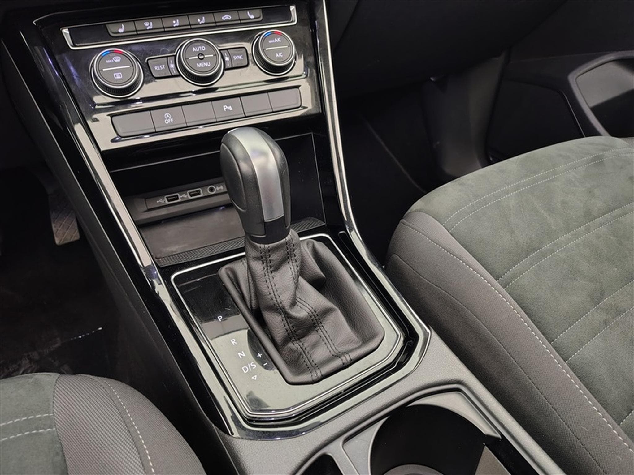 VW Touran 1.5 TSI Highline DSG/ALCANTARA/NAVI/TO PANO/FULL LED (2020) - Photo 11