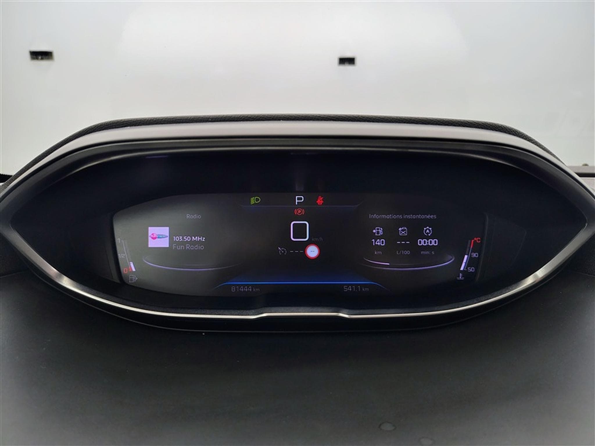 Peugeot 5008 1.2 PureTech EAT8 Active Pack 7Pl NAVI / FULL LED (2023) - Photo 9