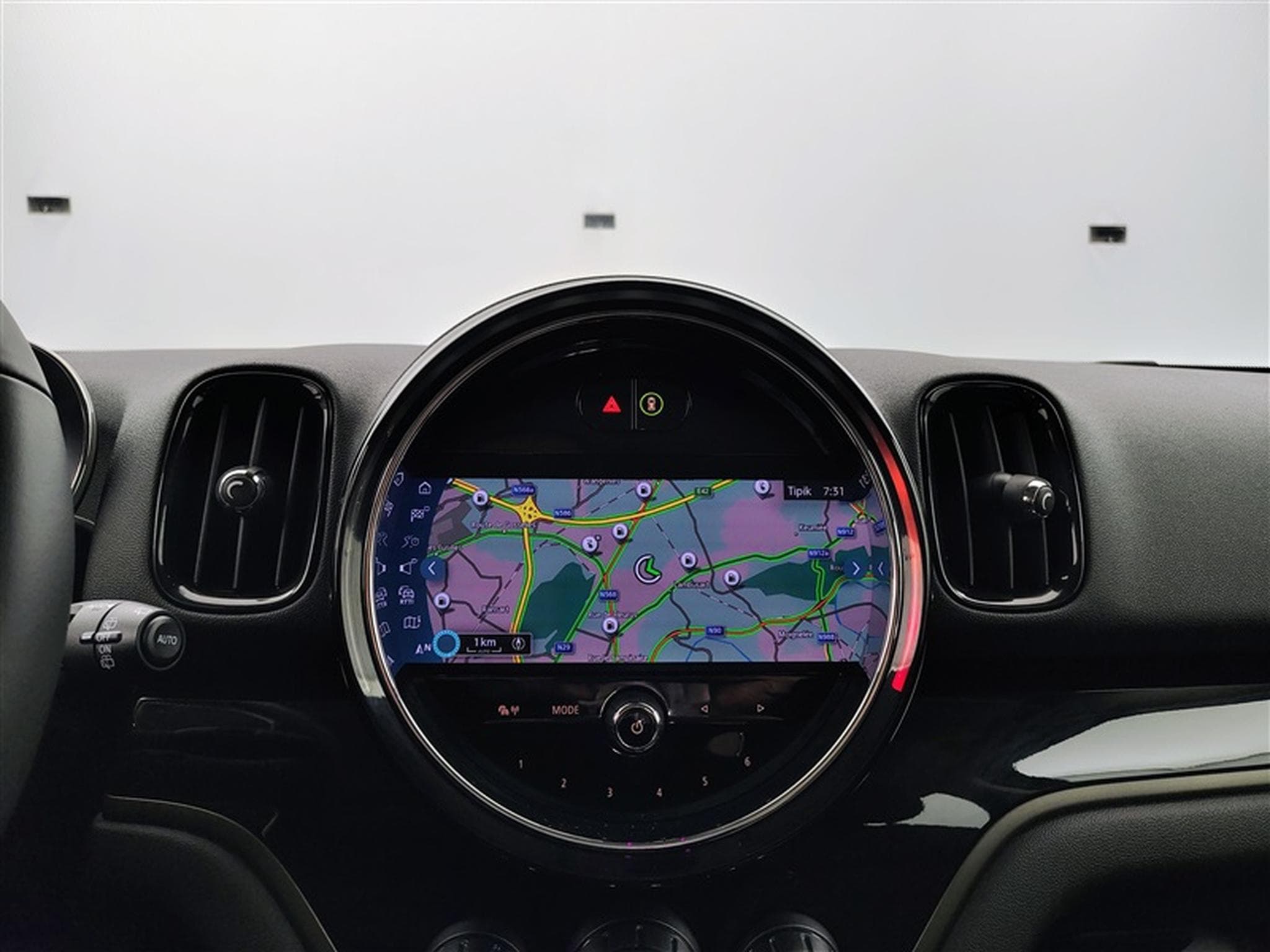 MINI Countryman 1.5A PHEV Cooper SE ALL4/NAVI/FULL LED/JA17/PDC (2023) - Photo 11
