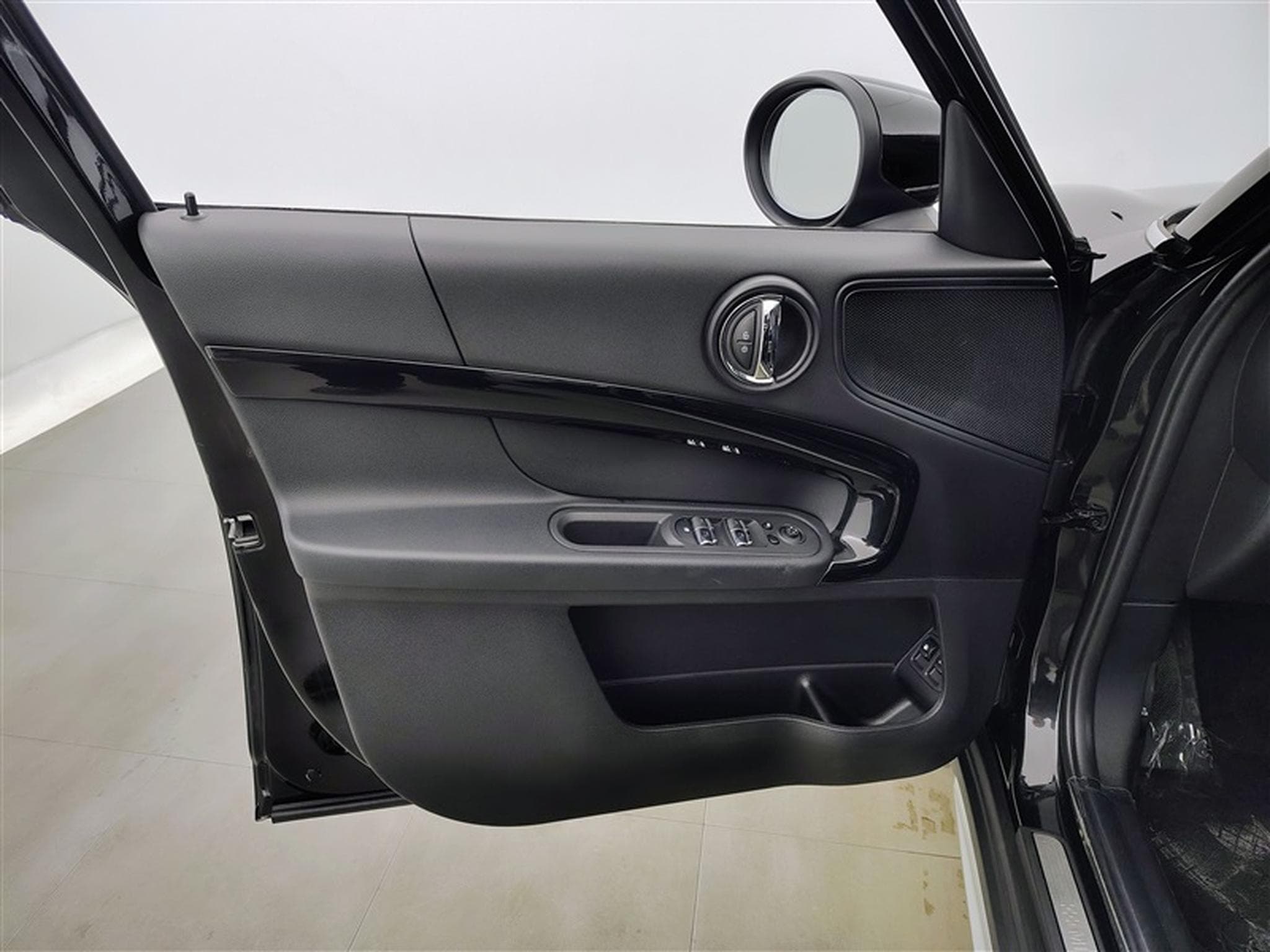 MINI Countryman 1.5A PHEV Cooper SE ALL4/NAVI/FULL LED/JA17/PDC (2023) - Photo 17