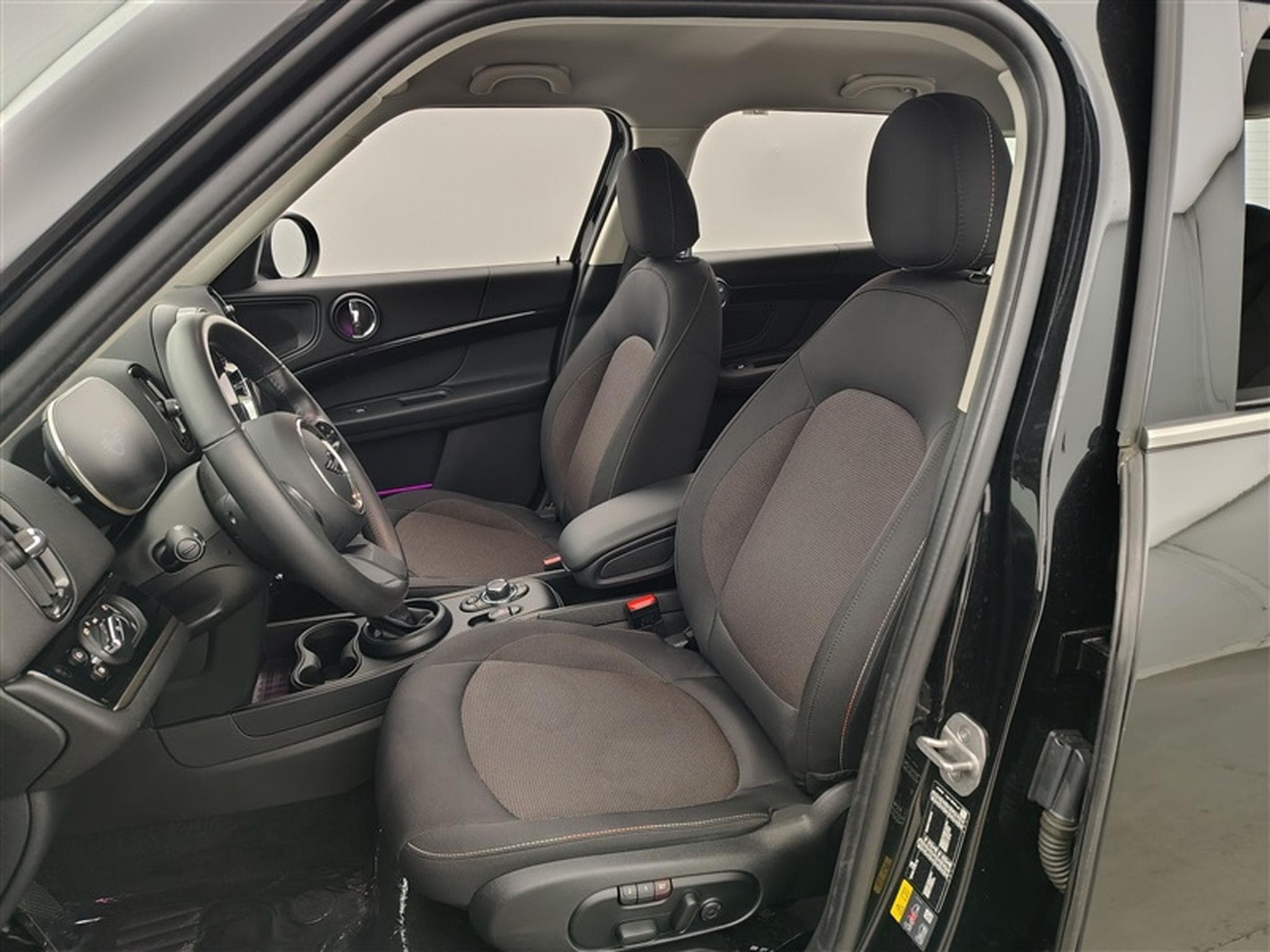 MINI Countryman 1.5A PHEV Cooper SE ALL4/NAVI/FULL LED/JA17/PDC (2023) - Photo 7