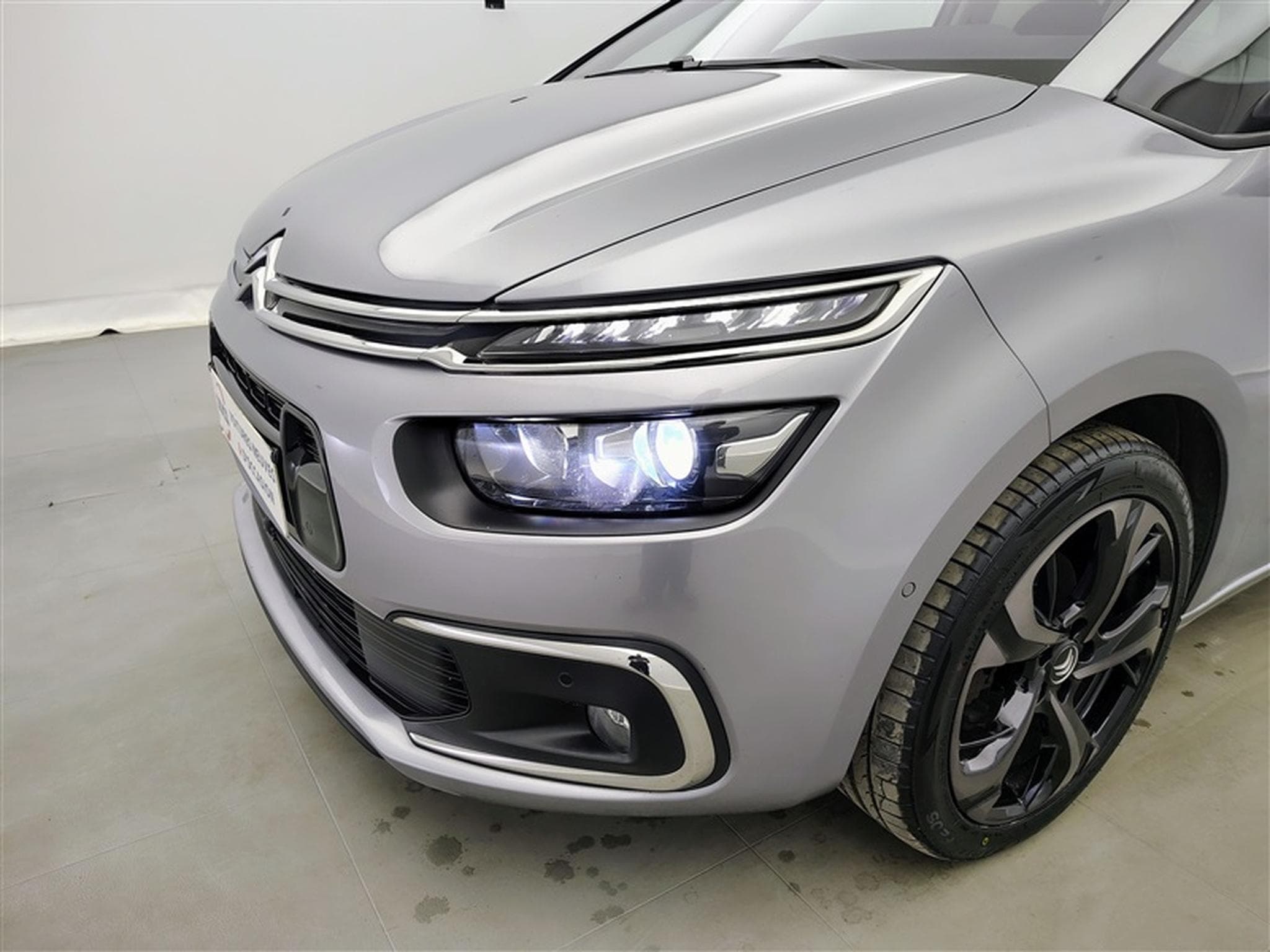 Citroen Grand C4 SpaceTourer 1.2 PureTech 130cv EAT8 Shine 7pl. NAVI / TOIT PANO / CAMERA (2020) - Photo 15