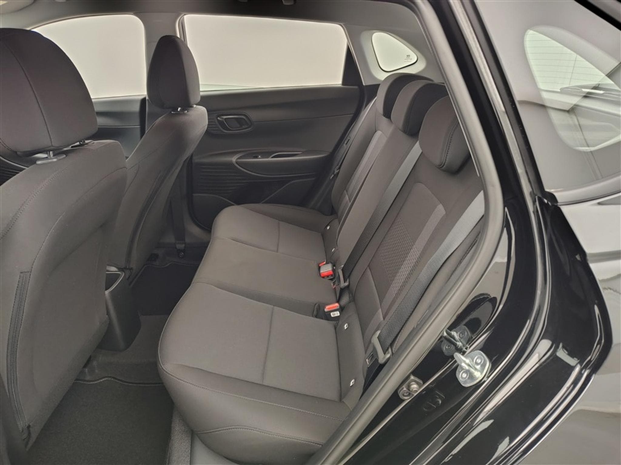 Hyundai i20 1.0 T-GDi 90Cv DCT ConnectLine NAVI / CARPLAY / CAMERA (2026) - Photo 13
