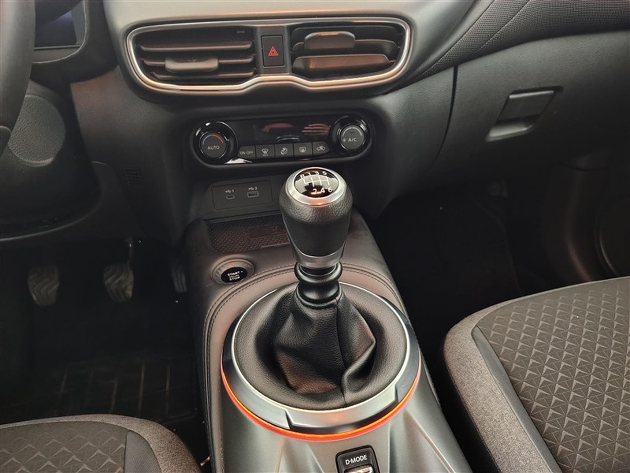 Nissan Juke 1.0 DIG-T 114cv N-Connecta NAVI / FULL LED / CUIR PARTIEL (2025) - Photo 12