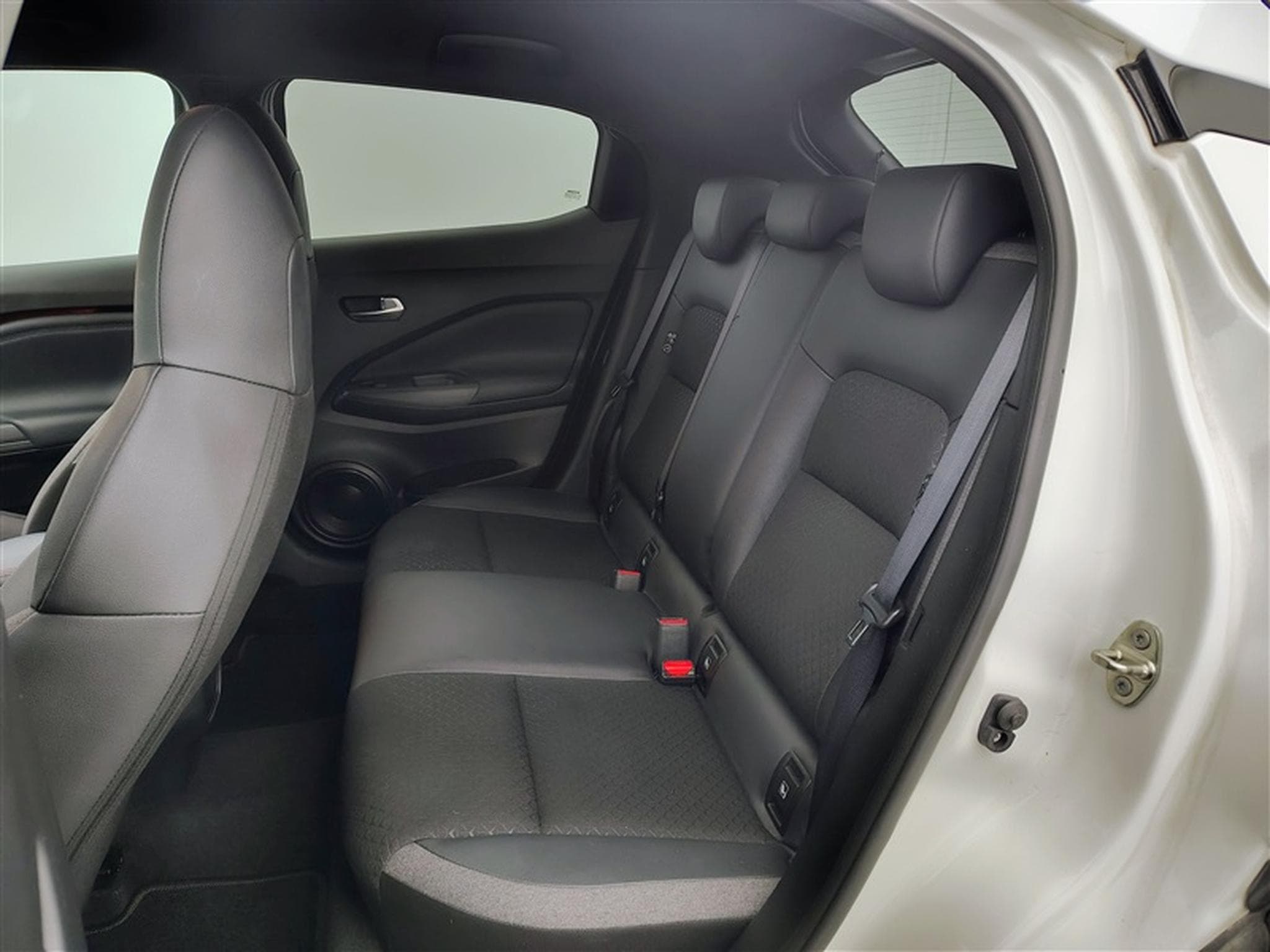 Nissan Juke 1.0 DIG-T 114cv N-Connecta NAVI / FULL LED / CUIR PARTIEL (2025) - Photo 13