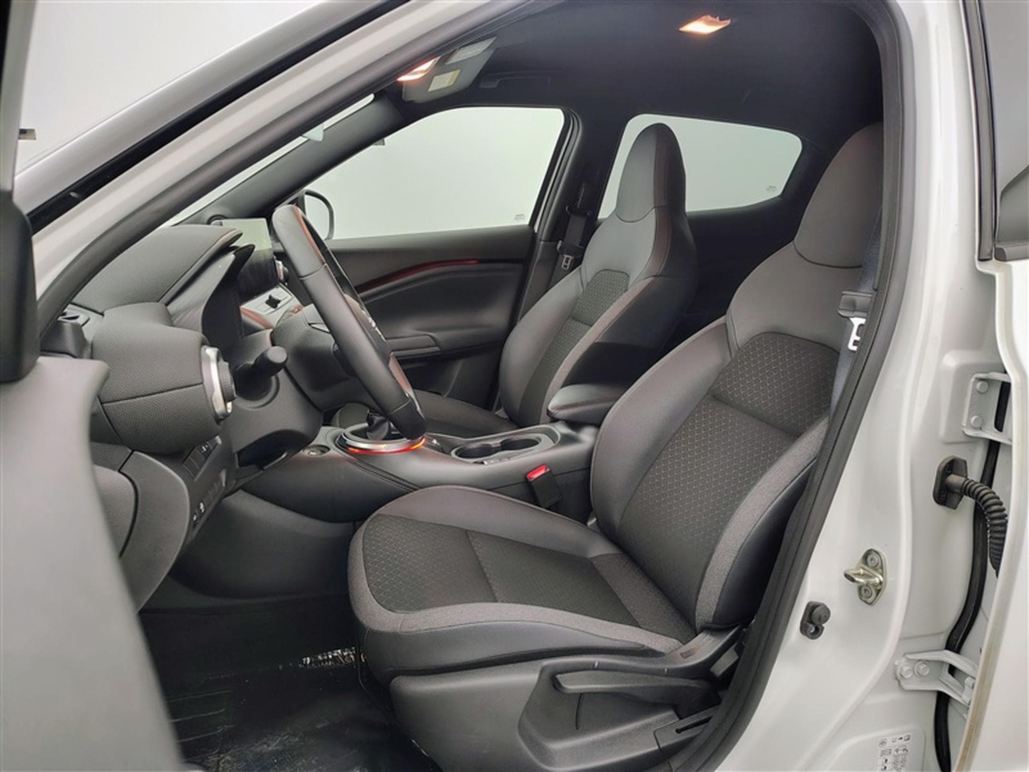 Nissan Juke 1.0 DIG-T 114cv N-Connecta NAVI / FULL LED / CUIR PARTIEL (2025) - Photo 7