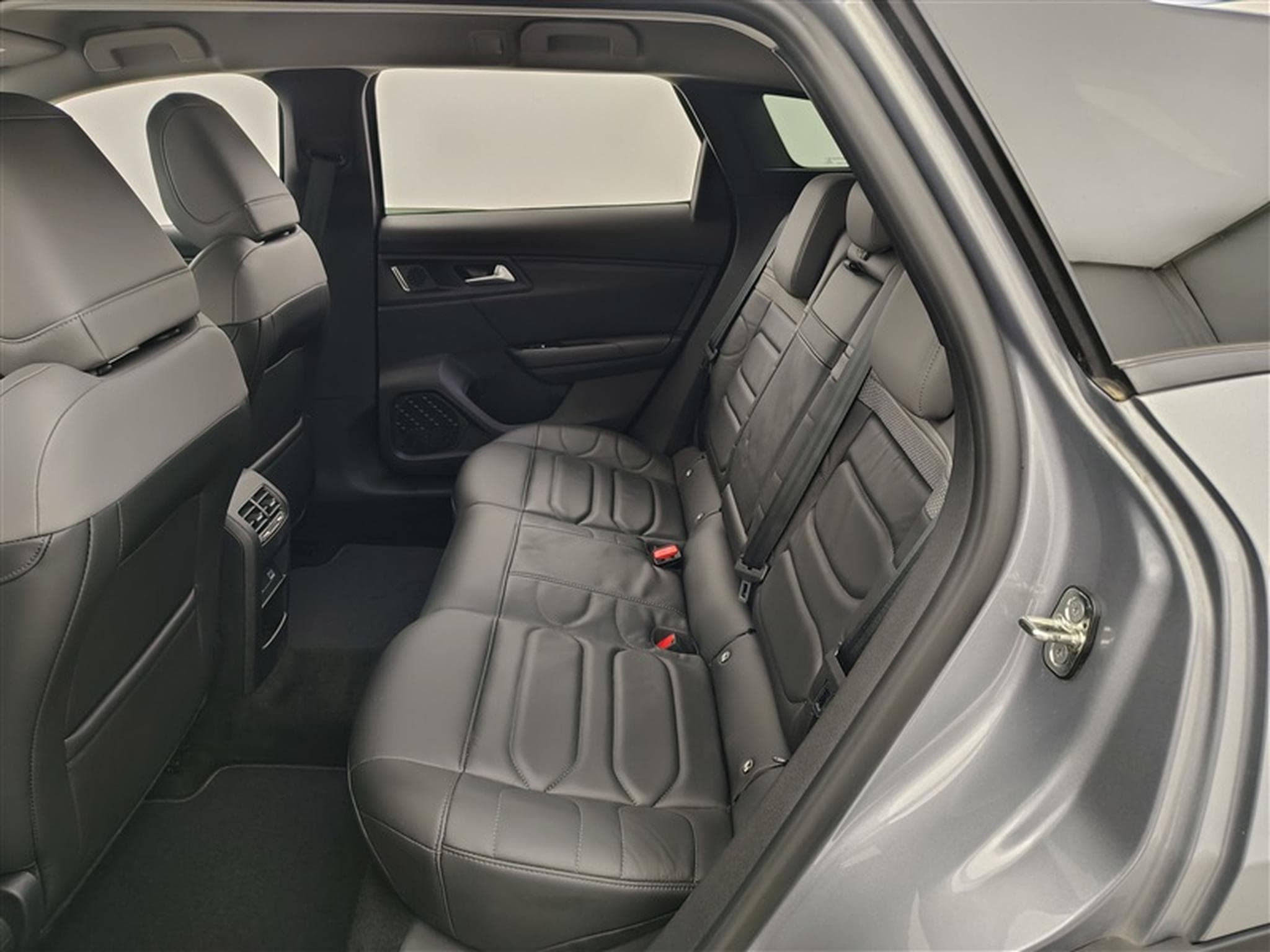Citroen C5 X 1.2 PureTech 130cv EAT8 Plus NAVI / FULL LED / CUIR / JA 19" (2024) - Photo 13