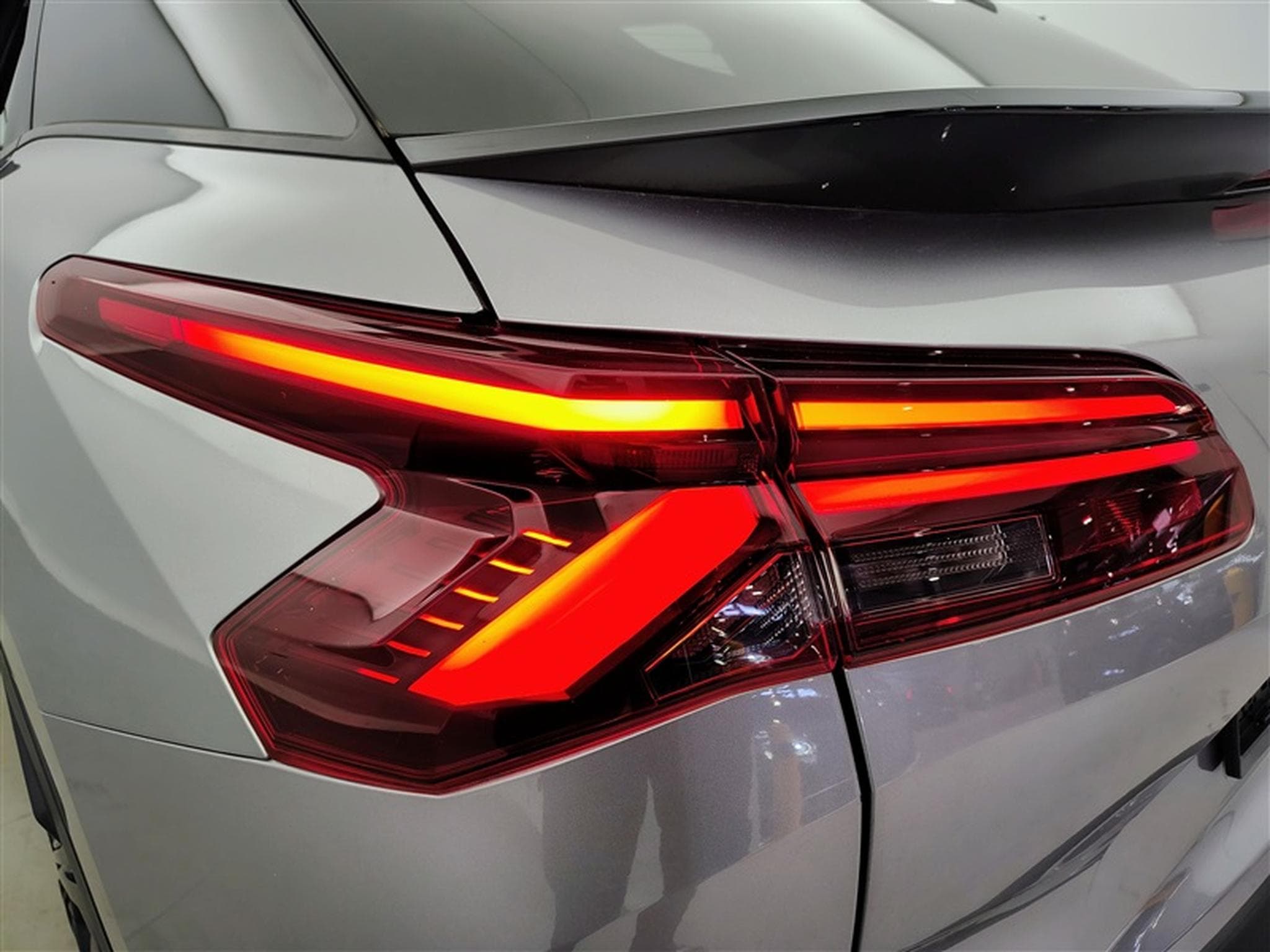 Citroen C5 X 1.2 PureTech 130cv EAT8 Plus NAVI / FULL LED / CUIR / JA 19" (2024) - Photo 16