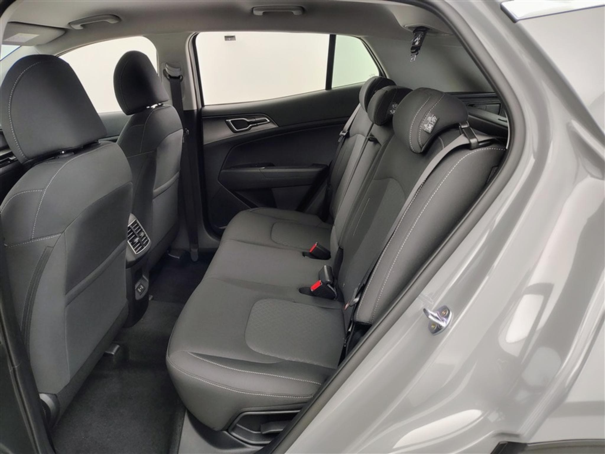 Kia Sportage 1.6 T-GDi 150Cv LX NAVI / CARPLAY / CAMERA / FULL LED (2026) - Photo 13