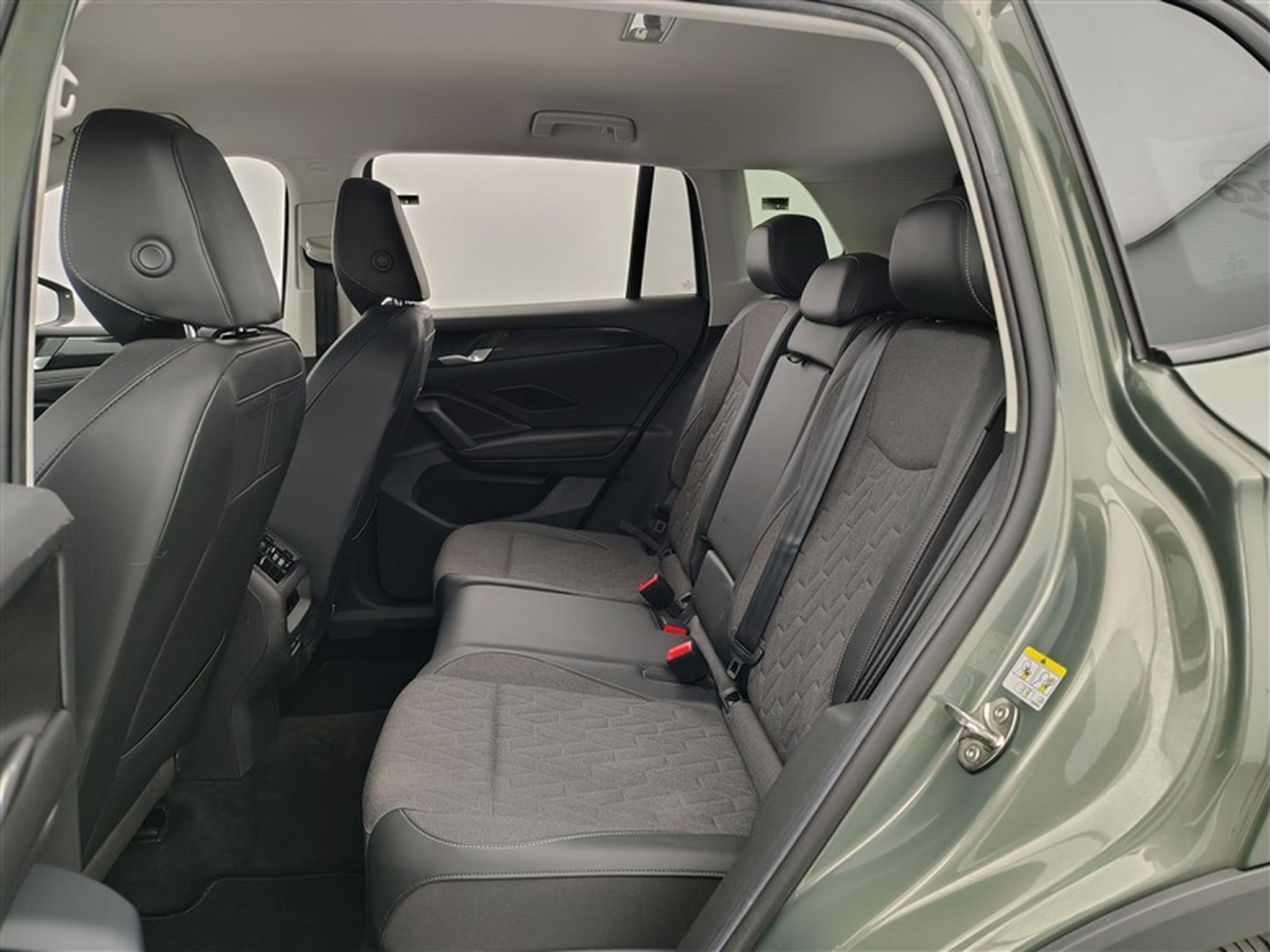 VW Tiguan 1.5 eTSI mHEV Life DSG  Navi / Led / PDC av+ar (2024) - Photo 13