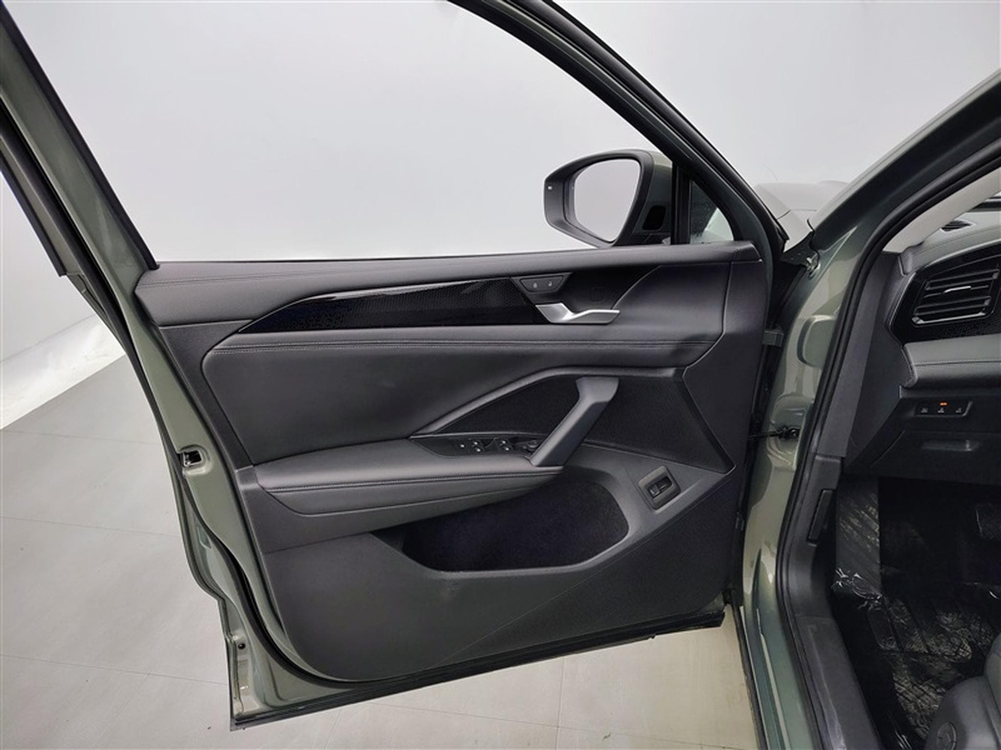 VW Tiguan 1.5 eTSI mHEV Life DSG  Navi / Led / PDC av+ar (2024) - Photo 17
