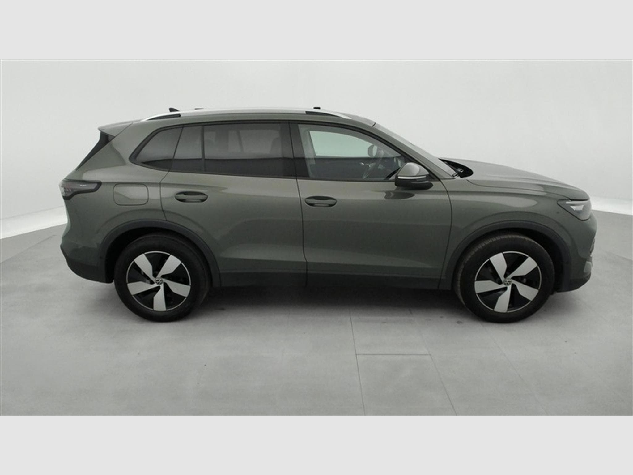 VW Tiguan 1.5 eTSI mHEV Life DSG  Navi / Led / PDC av+ar (2024) - Photo 25