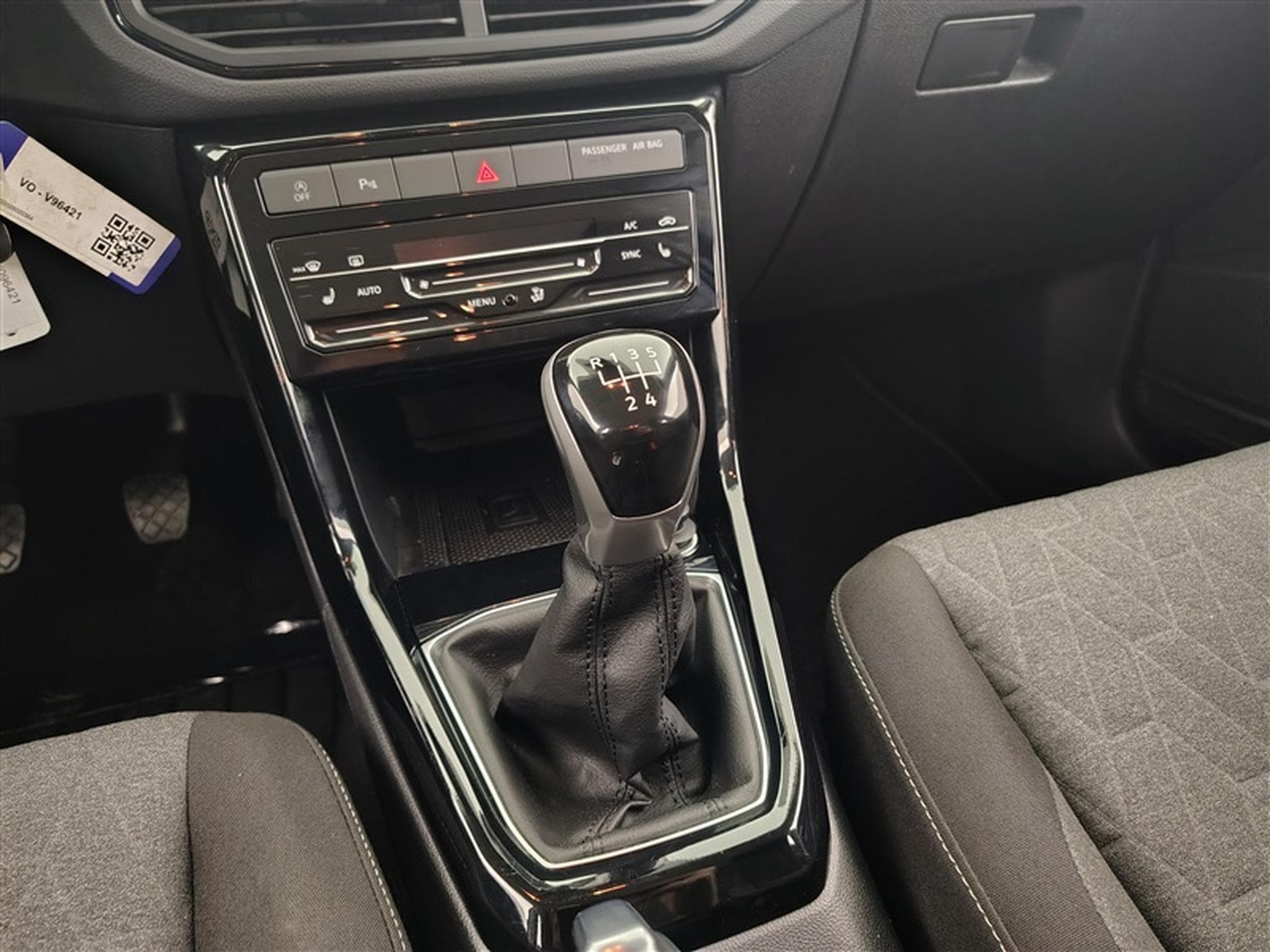 VW T-Cross 1.0 TSI Active NAVI / FULL LED / PDC AV+AR / JA 16" (2024) - Photo 12