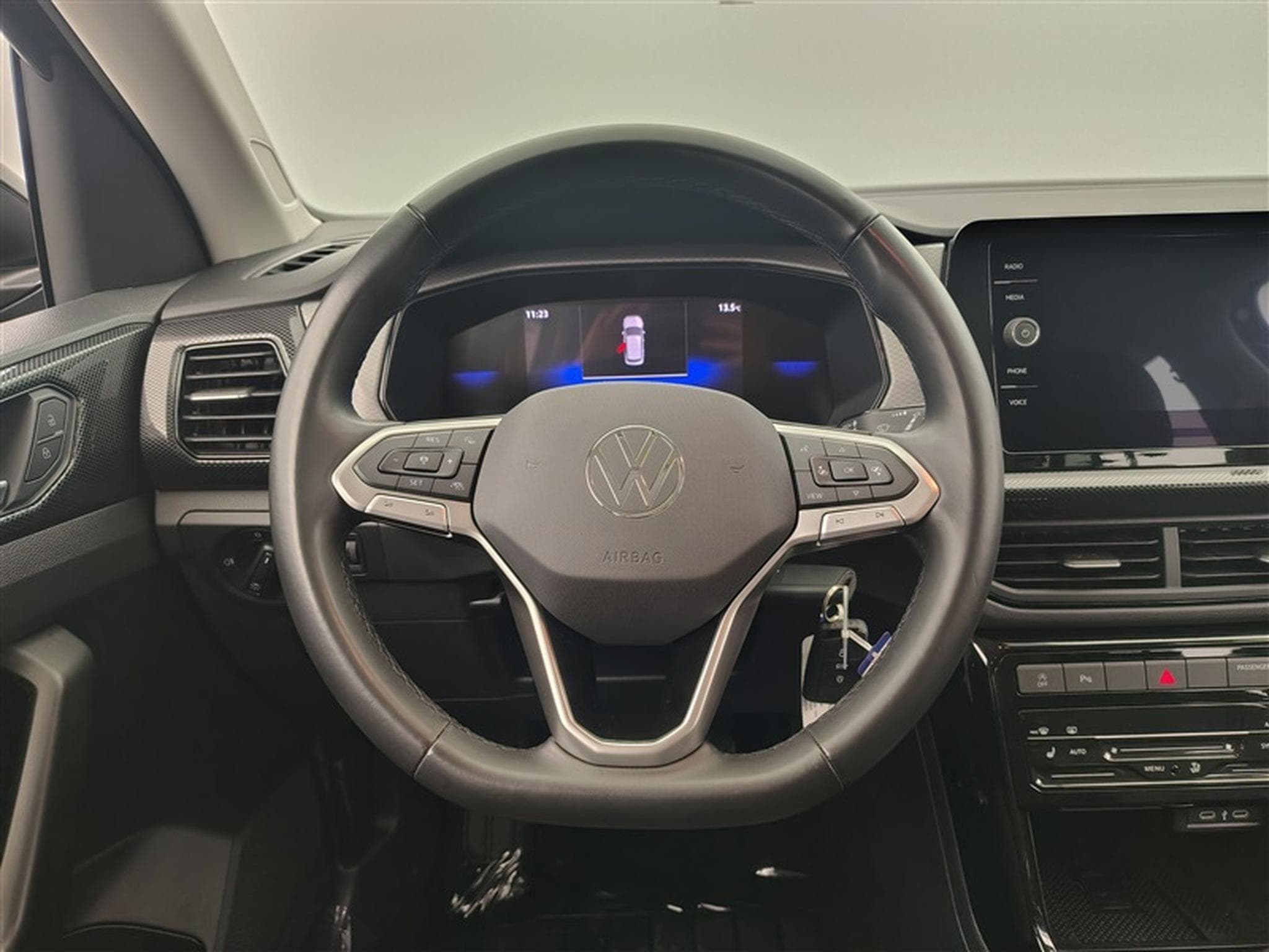 VW T-Cross 1.0 TSI Active NAVI / FULL LED / PDC AV+AR / JA 16" (2024) - Photo 9