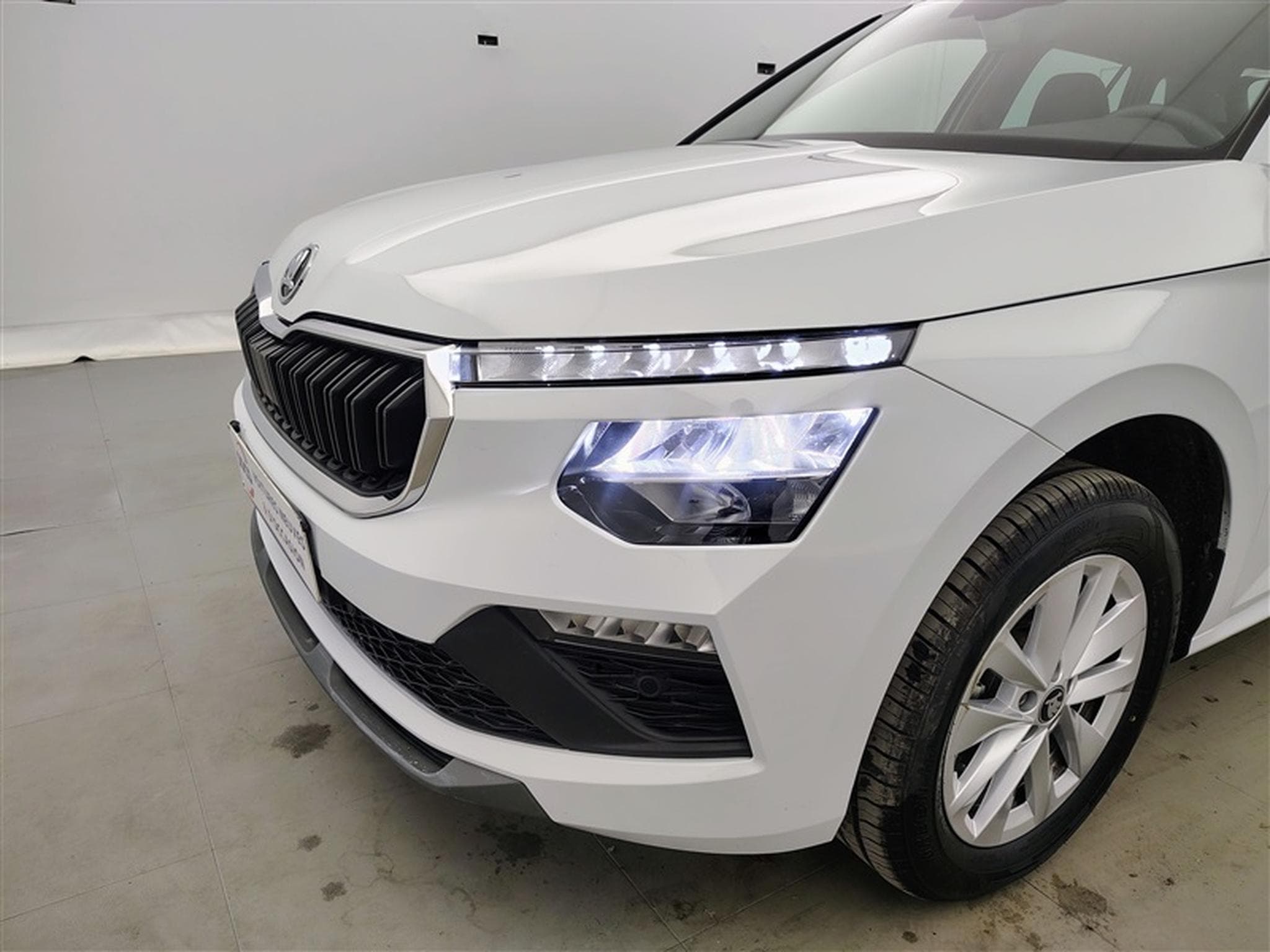 Skoda Kamiq 1.0 TSI 115cv DSG Clever CARPLAY / FULL LED / KEYLESS / CAM (2025) - Photo 15