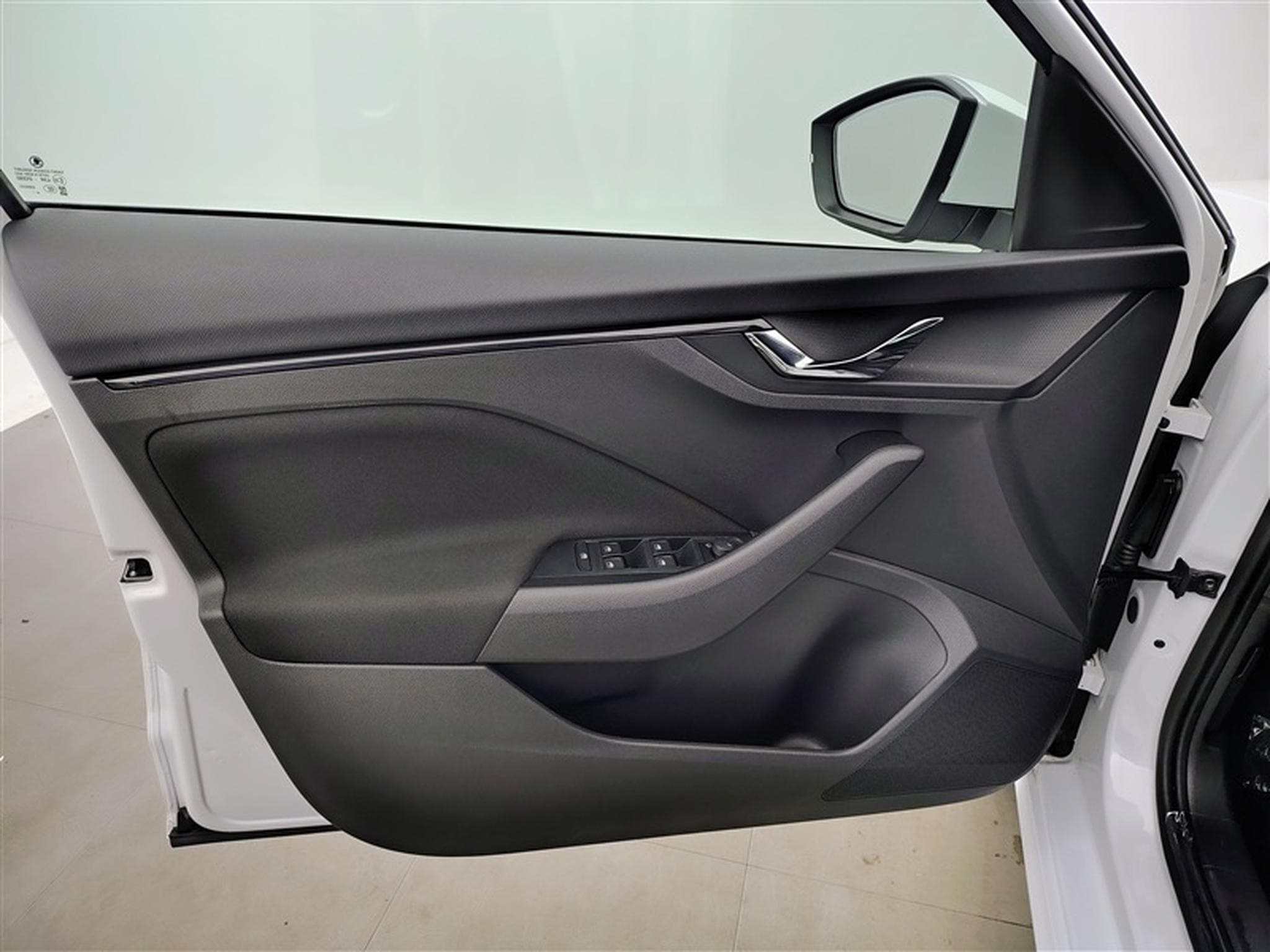 Skoda Kamiq 1.0 TSI 115cv DSG Clever CARPLAY / FULL LED / KEYLESS / CAM (2025) - Photo 16