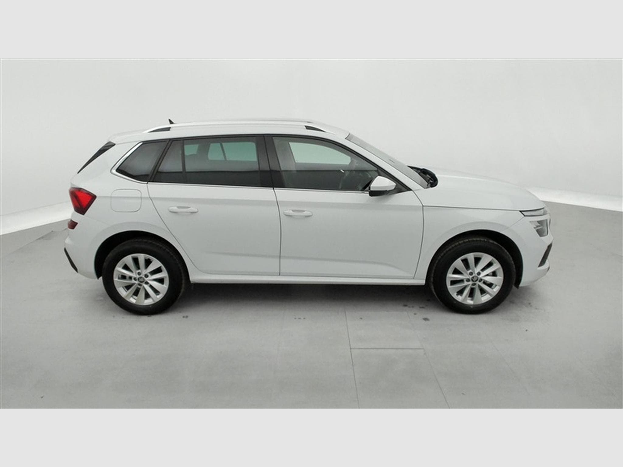Skoda Kamiq 1.0 TSI 115cv DSG Clever CARPLAY / FULL LED / KEYLESS / CAM (2025) - Photo 23