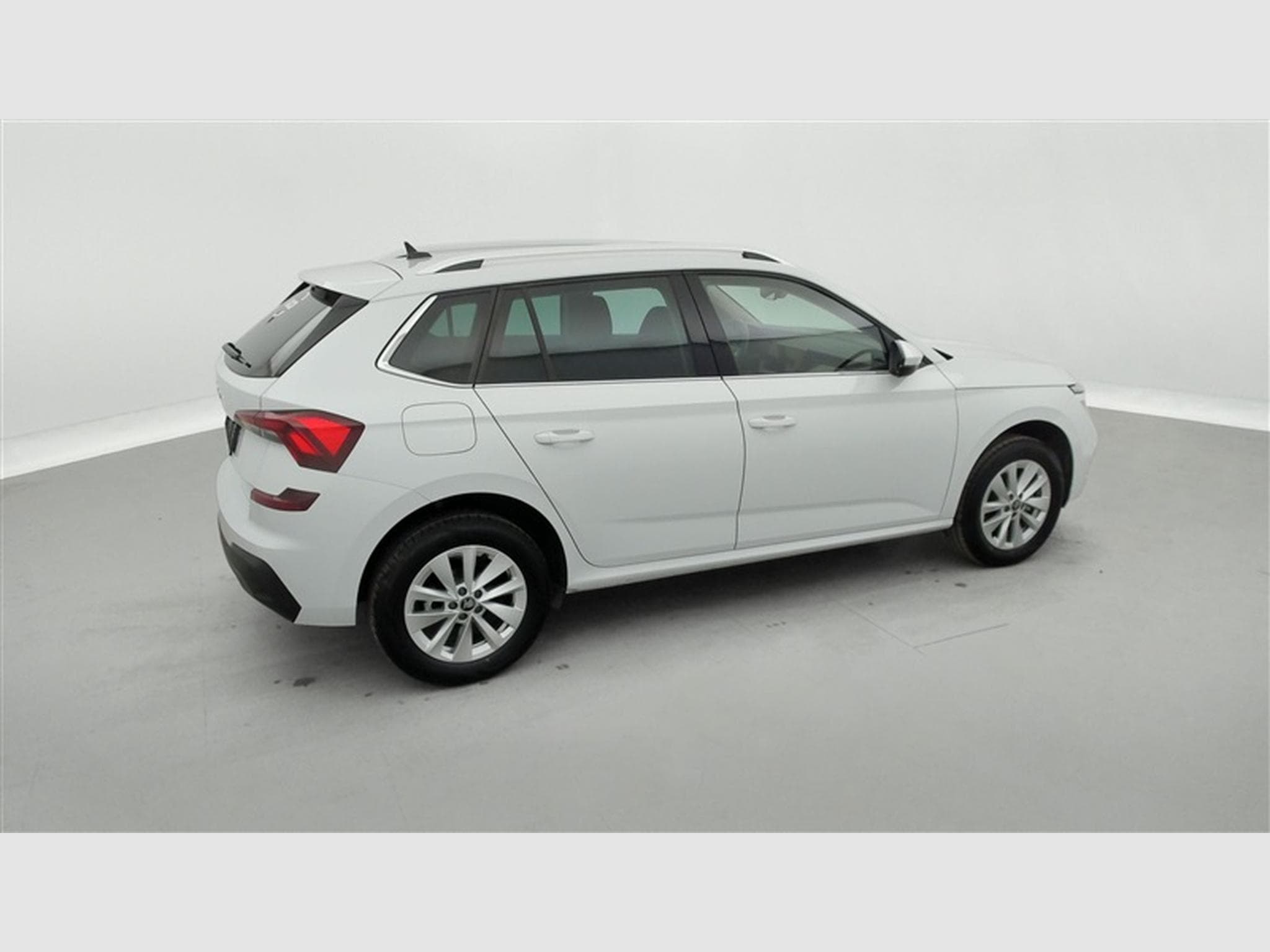 Skoda Kamiq 1.0 TSI 115cv DSG Clever CARPLAY / FULL LED / KEYLESS / CAM (2025) - Photo 24