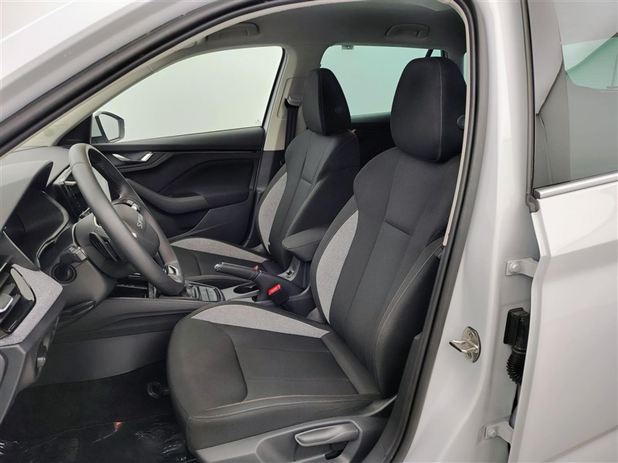 Skoda Kamiq 1.0 TSI 115cv DSG Clever CARPLAY / FULL LED / KEYLESS / CAM (2025) - Photo 7
