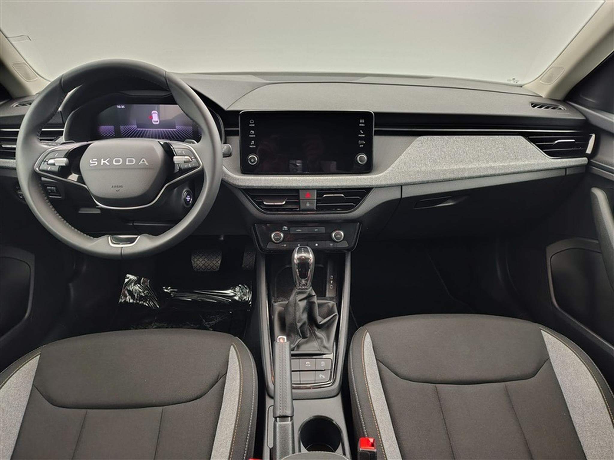 Skoda Kamiq 1.0 TSI 115cv DSG Clever CARPLAY / FULL LED / KEYLESS / CAM (2025) - Photo 8