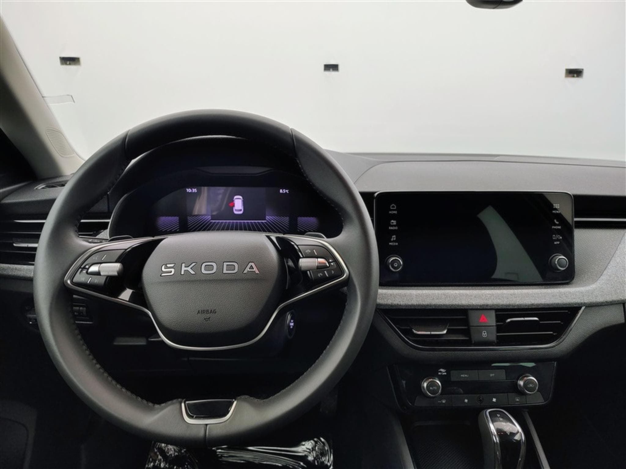 Skoda Kamiq 1.0 TSI 115cv DSG Clever CARPLAY / FULL LED / KEYLESS / CAM (2025) - Photo 9