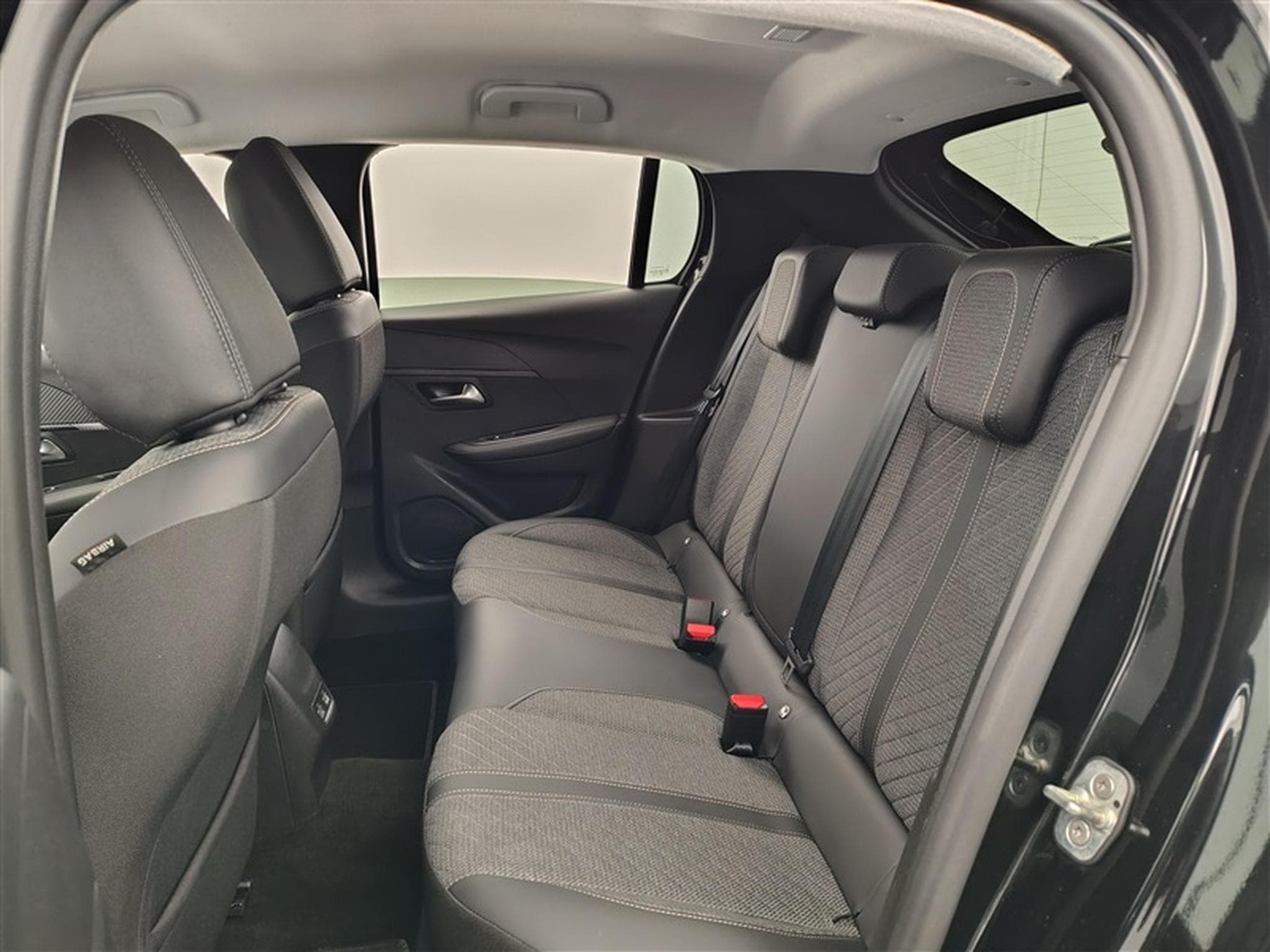 Peugeot 208 1.2 Hybrid 100cv e-DSC6 Allure CARPLAY / FULL LED / S-CUIR (2025) - Photo 13