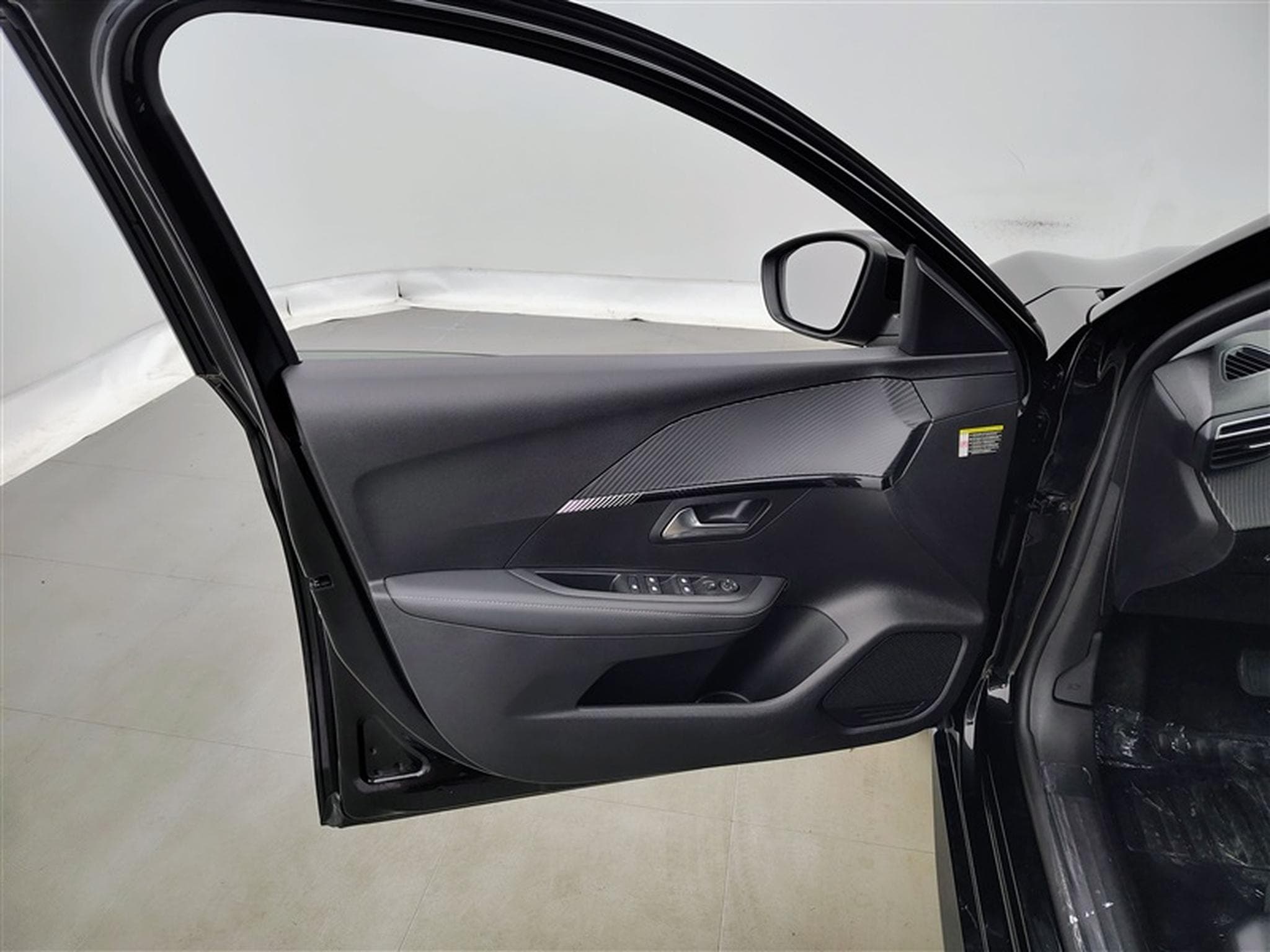 Peugeot 208 1.2 Hybrid 100cv e-DSC6 Allure CARPLAY / FULL LED / S-CUIR (2025) - Photo 17