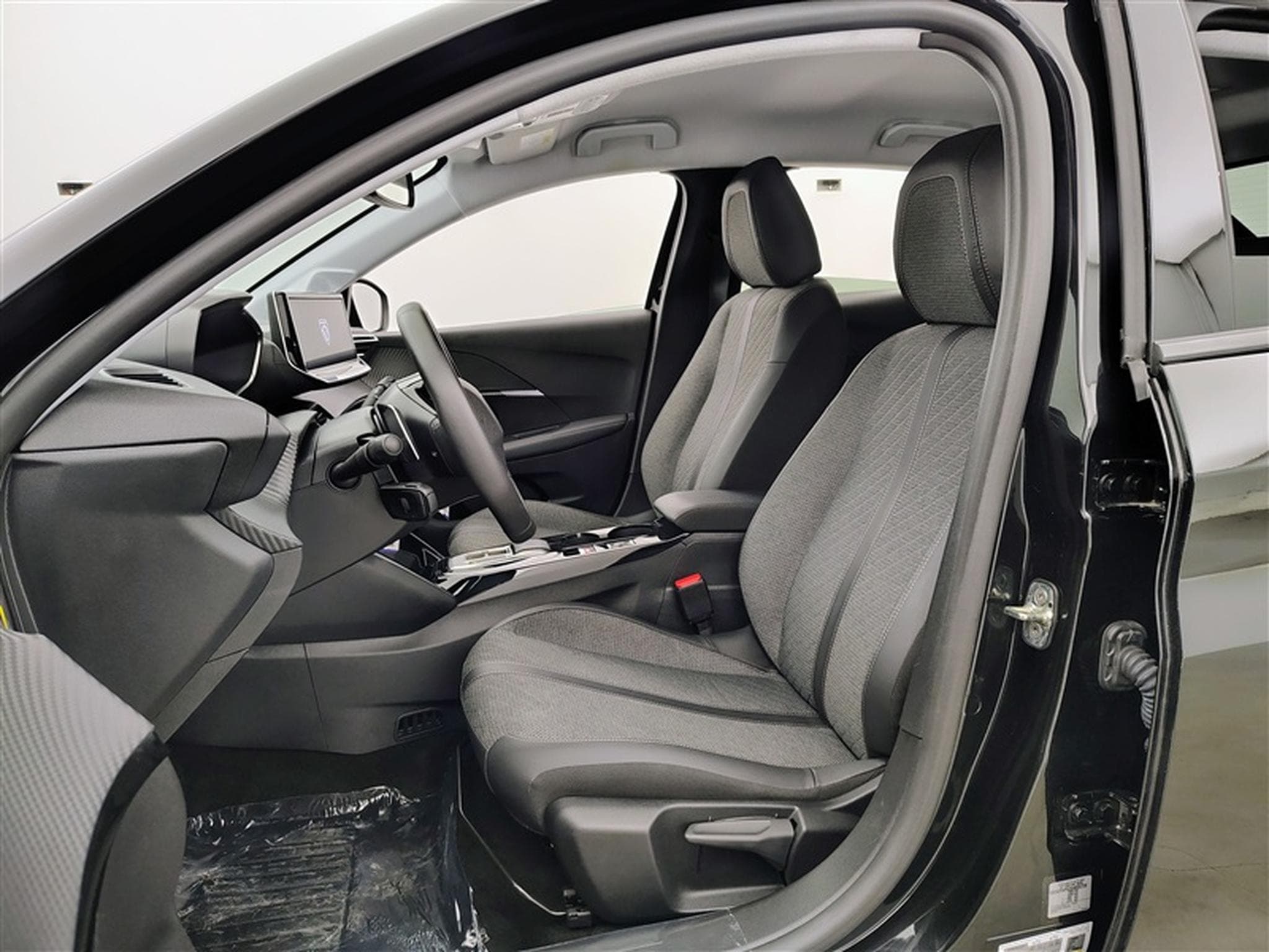 Peugeot 208 1.2 Hybrid 100cv e-DSC6 Allure CARPLAY / FULL LED / S-CUIR (2025) - Photo 7