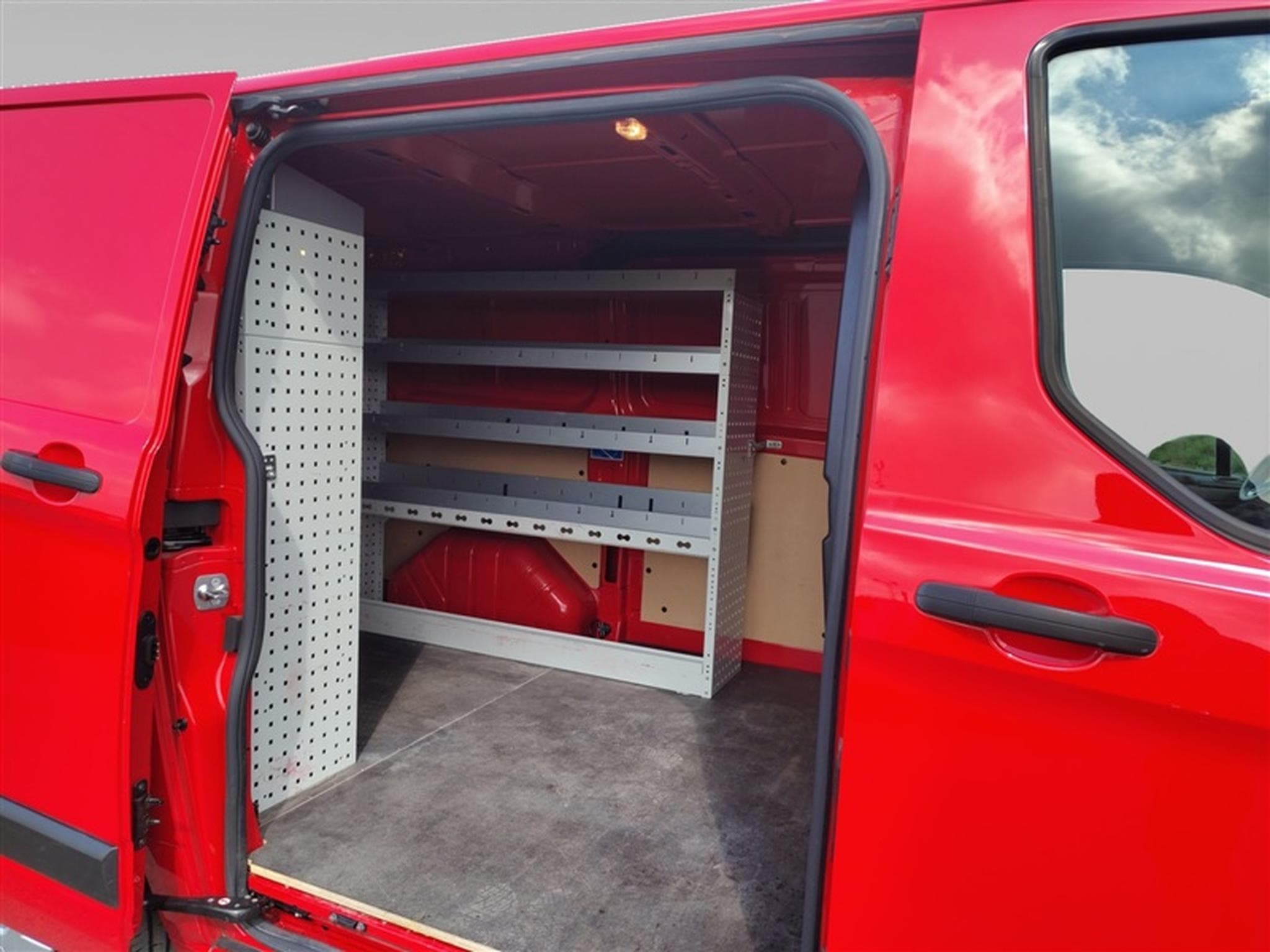 Ford Transit 2.0 TDCi 340 SWB + AMENAG INTERIEUR (2023) - Photo 13