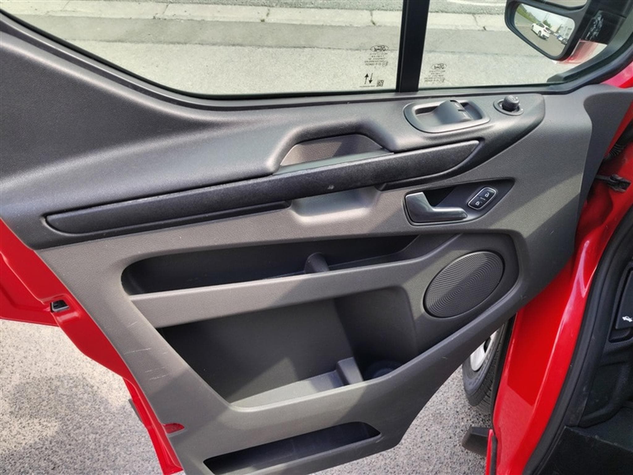 Ford Transit 2.0 TDCi 340 SWB + AMENAG INTERIEUR (2023) - Photo 16