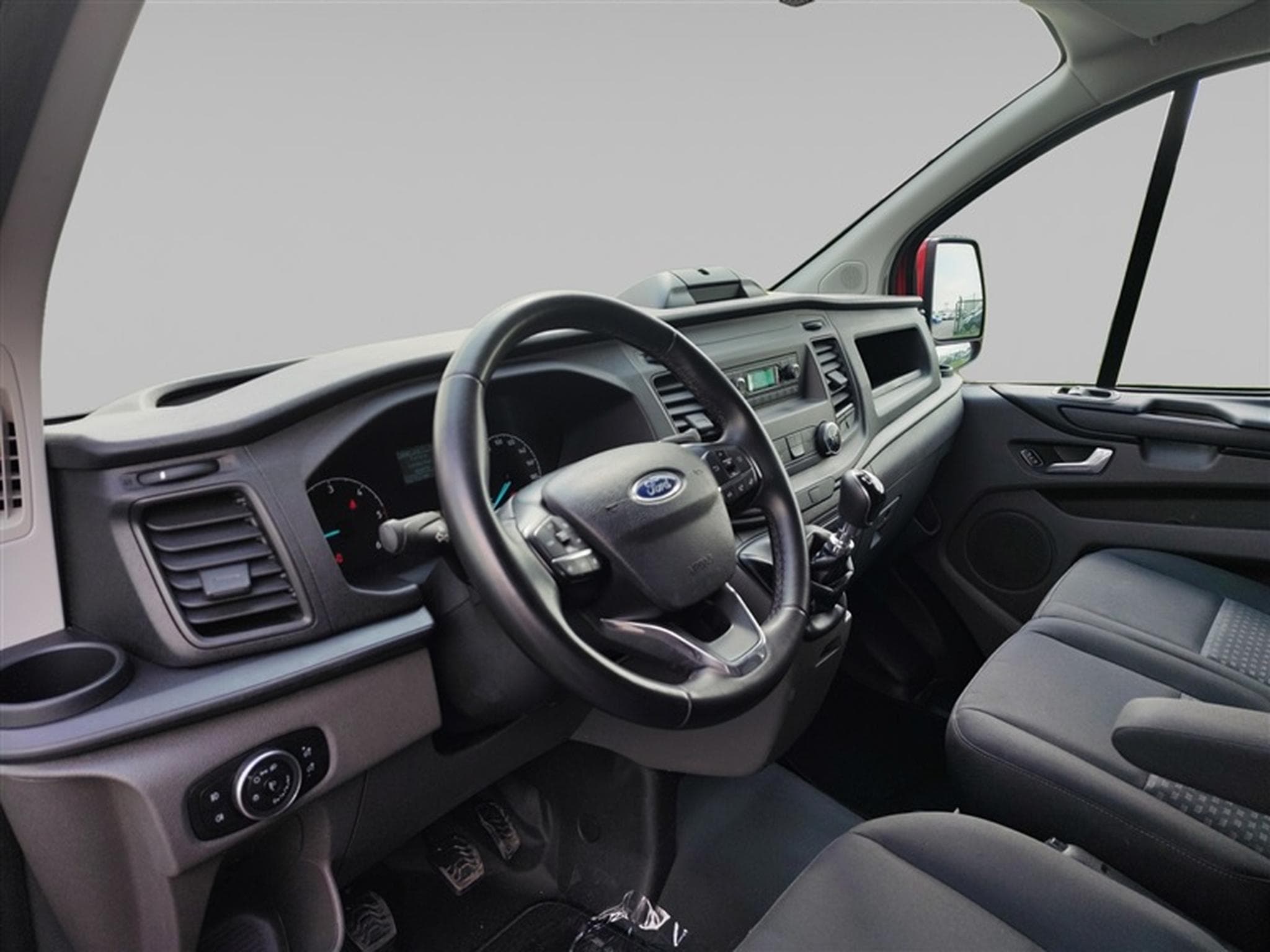 Ford Transit 2.0 TDCi 340 SWB + AMENAG INTERIEUR (2023) - Photo 8