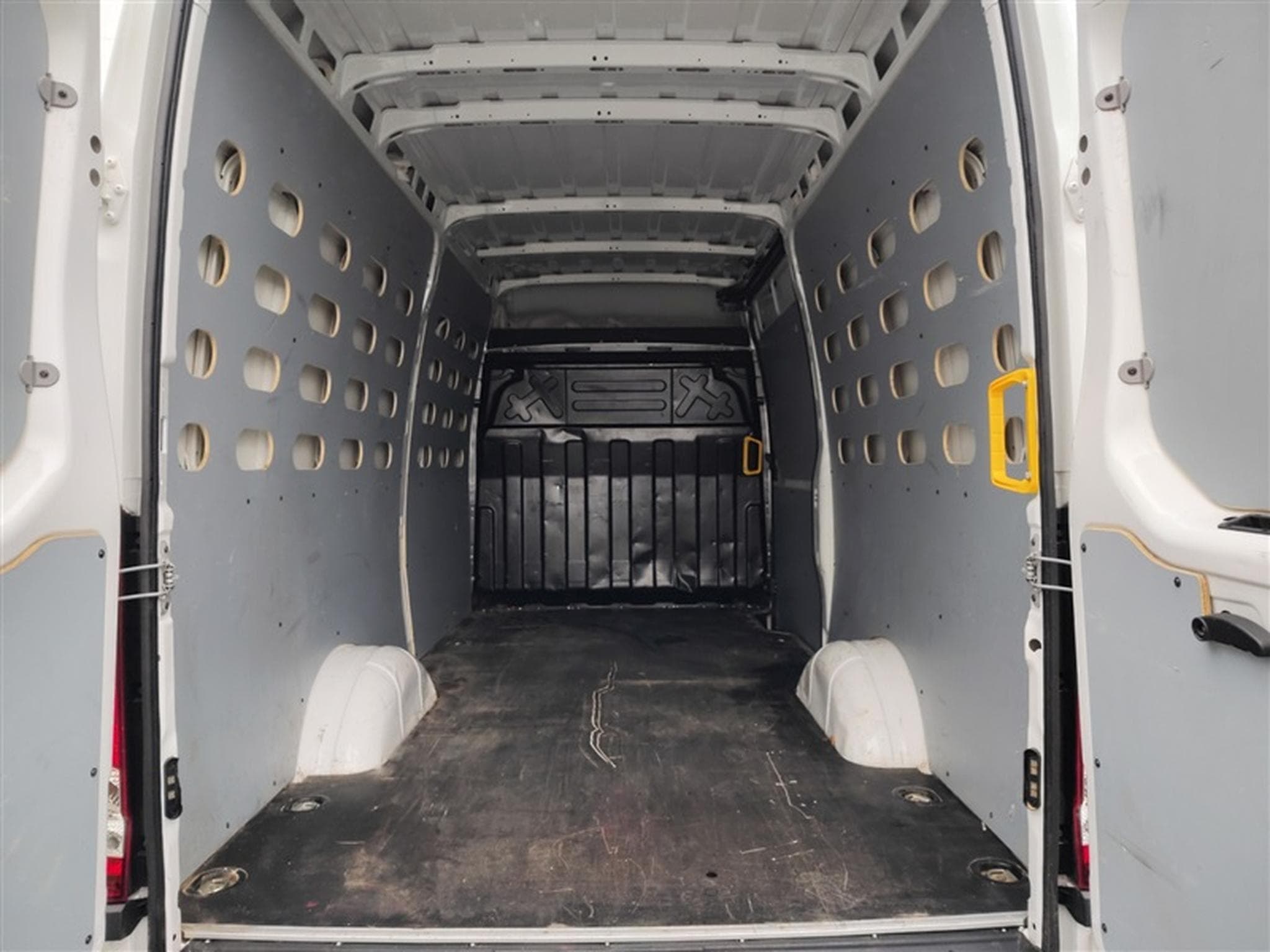 Iveco Daily 35S14V 2.3 Turbo 12M3 (2023) - Photo 14