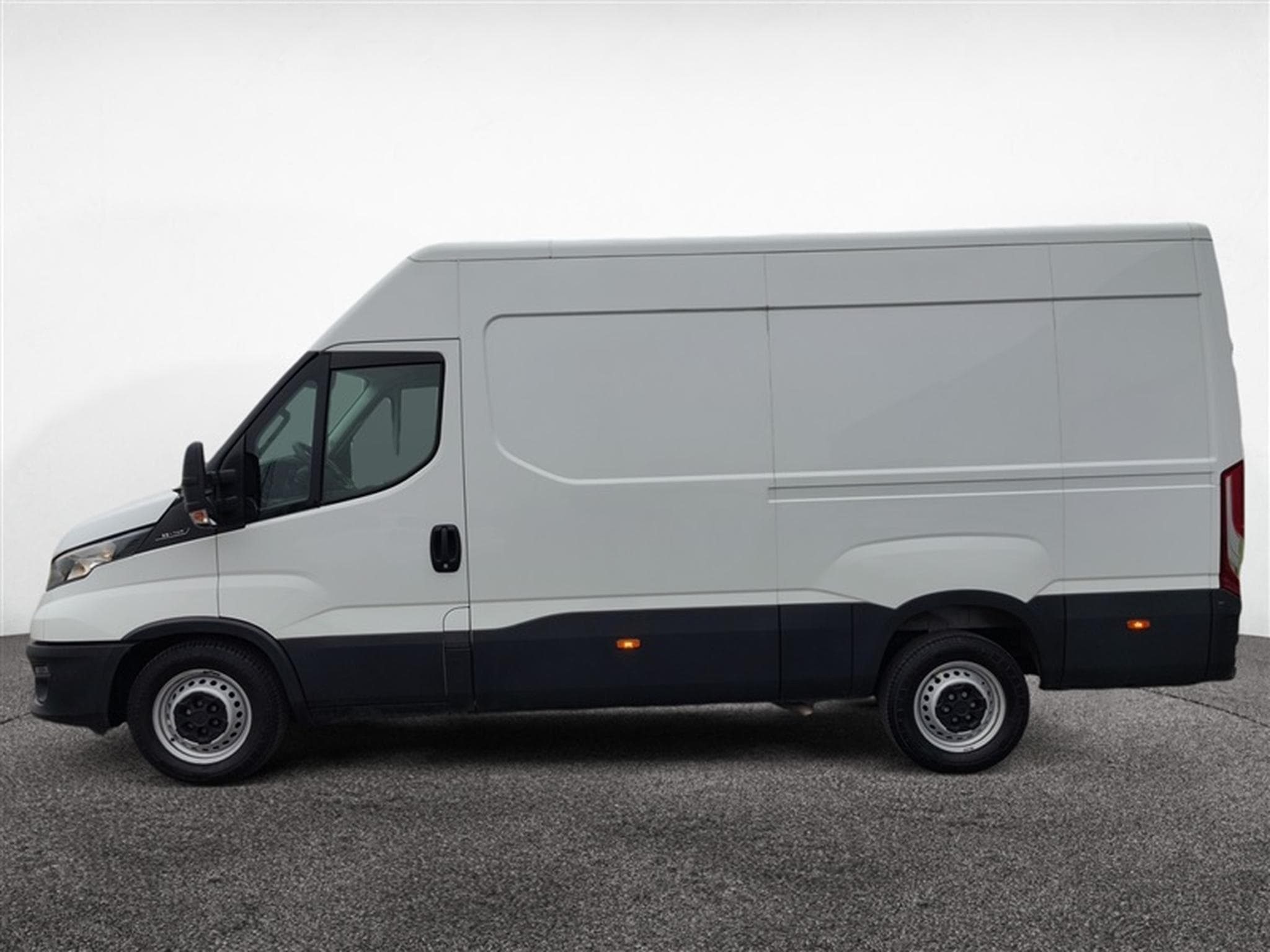 Iveco Daily 35S14V 2.3 Turbo 12M3 (2023) - Photo 2