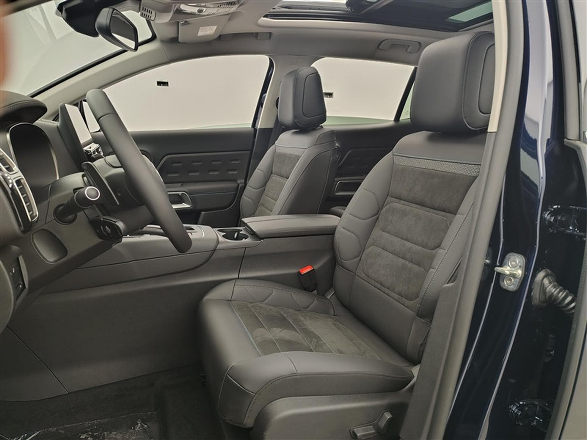 Citroen C5 Aircross 1.5 BlueHDi 130cv EAT8 MAX NAVI / FULL LED / TOIT PANO (2026) - Photo 7