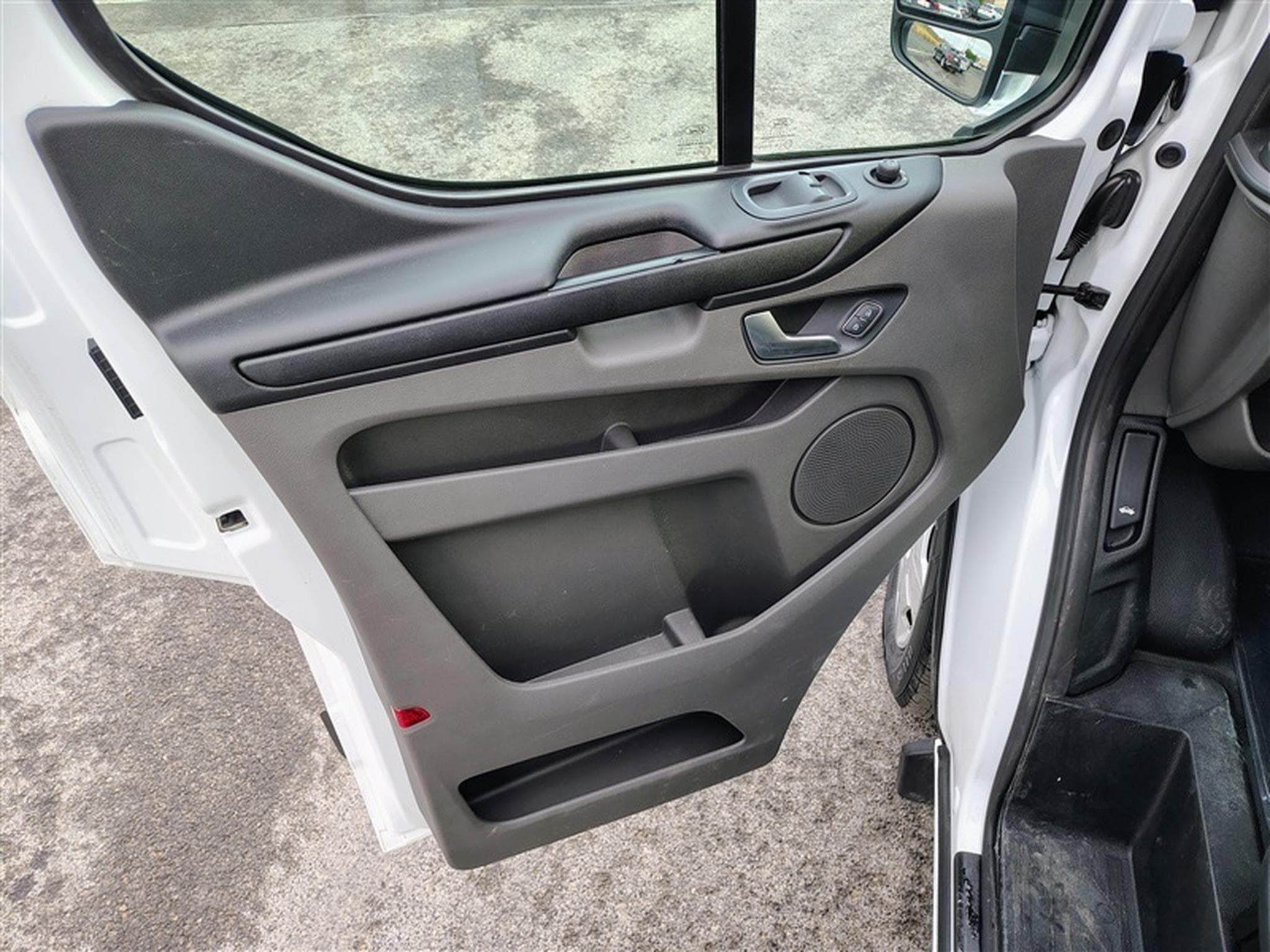 Ford Transit 2.0 TDCi L1H2 CLIM / TEL (2019) - Photo 16