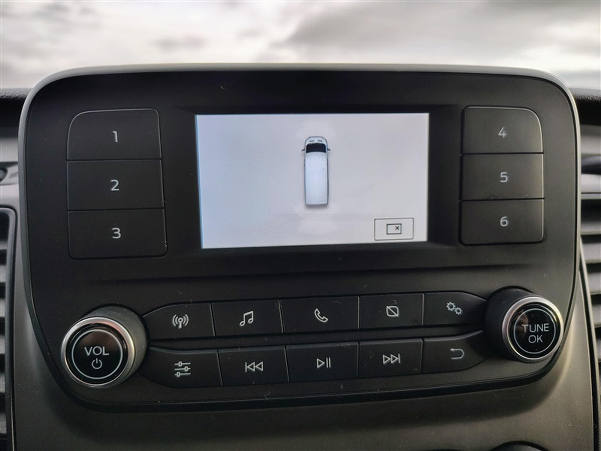 Ford Transit 2.0 TDCi L1H2 CLIM / TEL (2019) - Photo 17