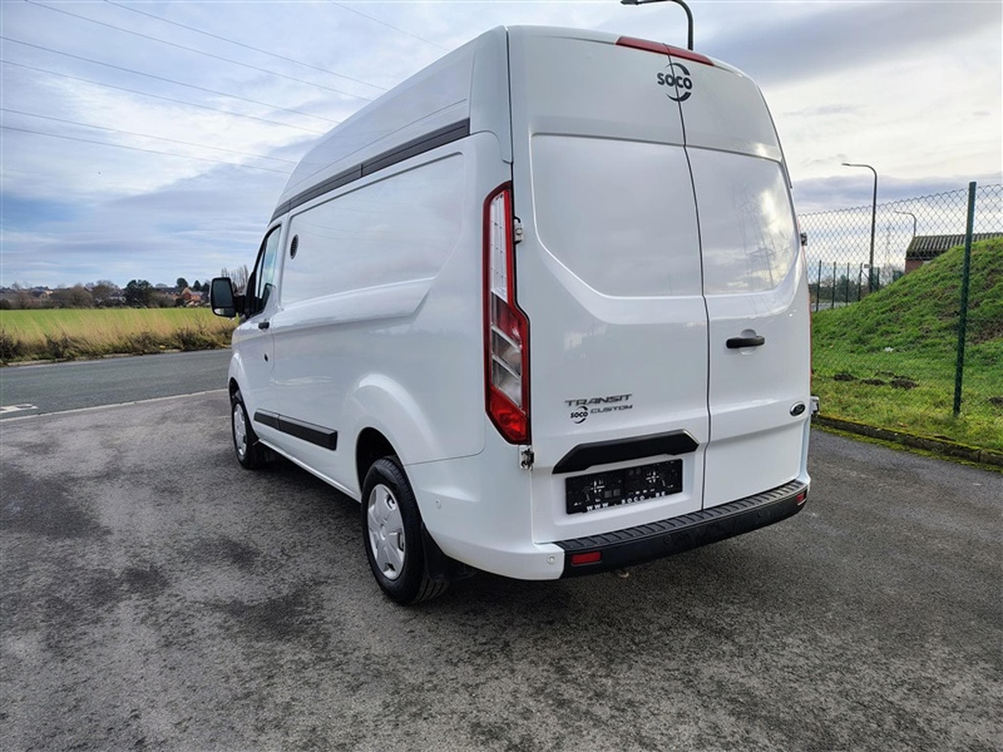 Ford Transit 2.0 TDCi L1H2 CLIM / TEL (2019) - Photo 2