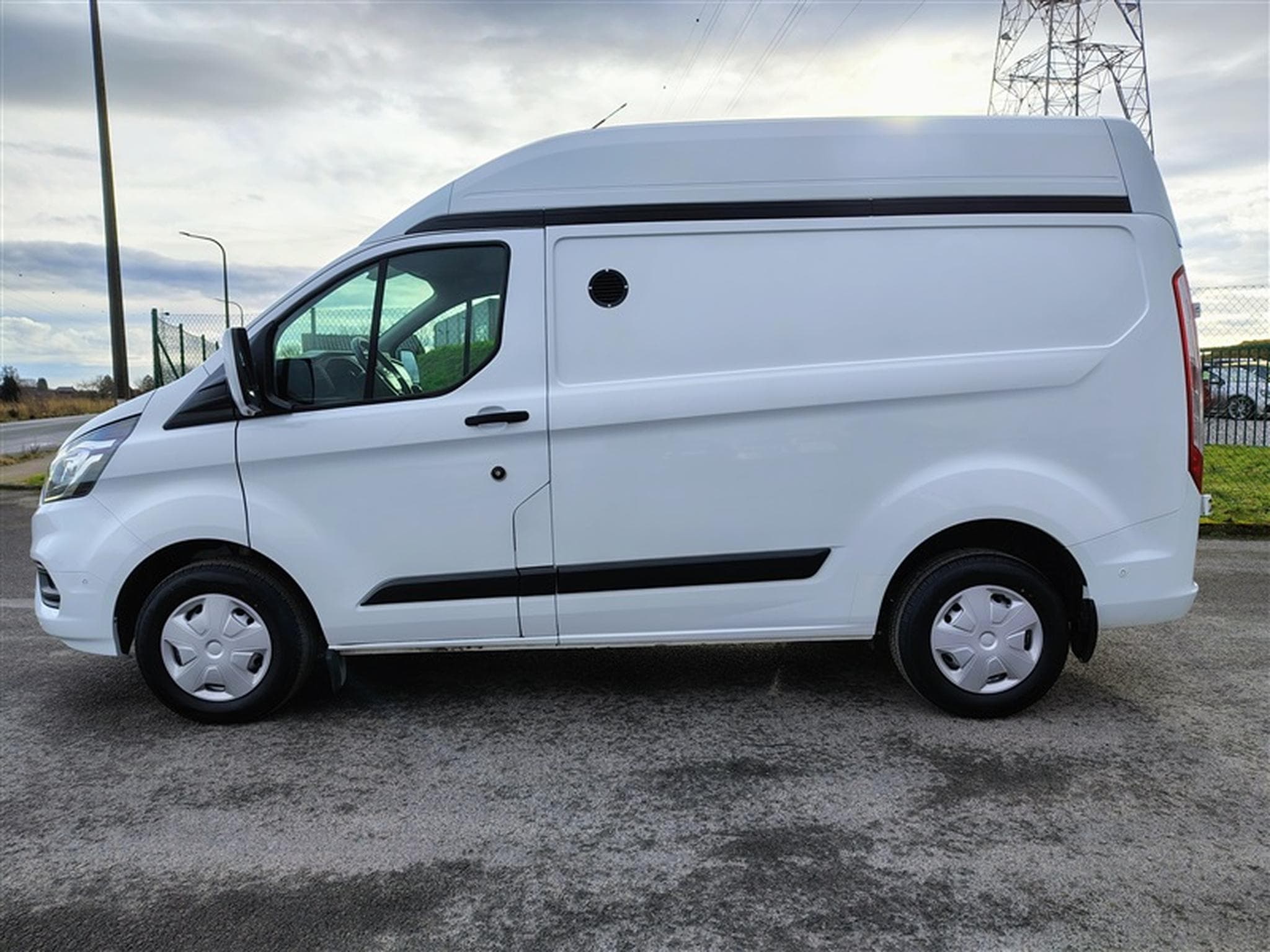 Ford Transit 2.0 TDCi L1H2 CLIM / TEL (2019) - Photo 3