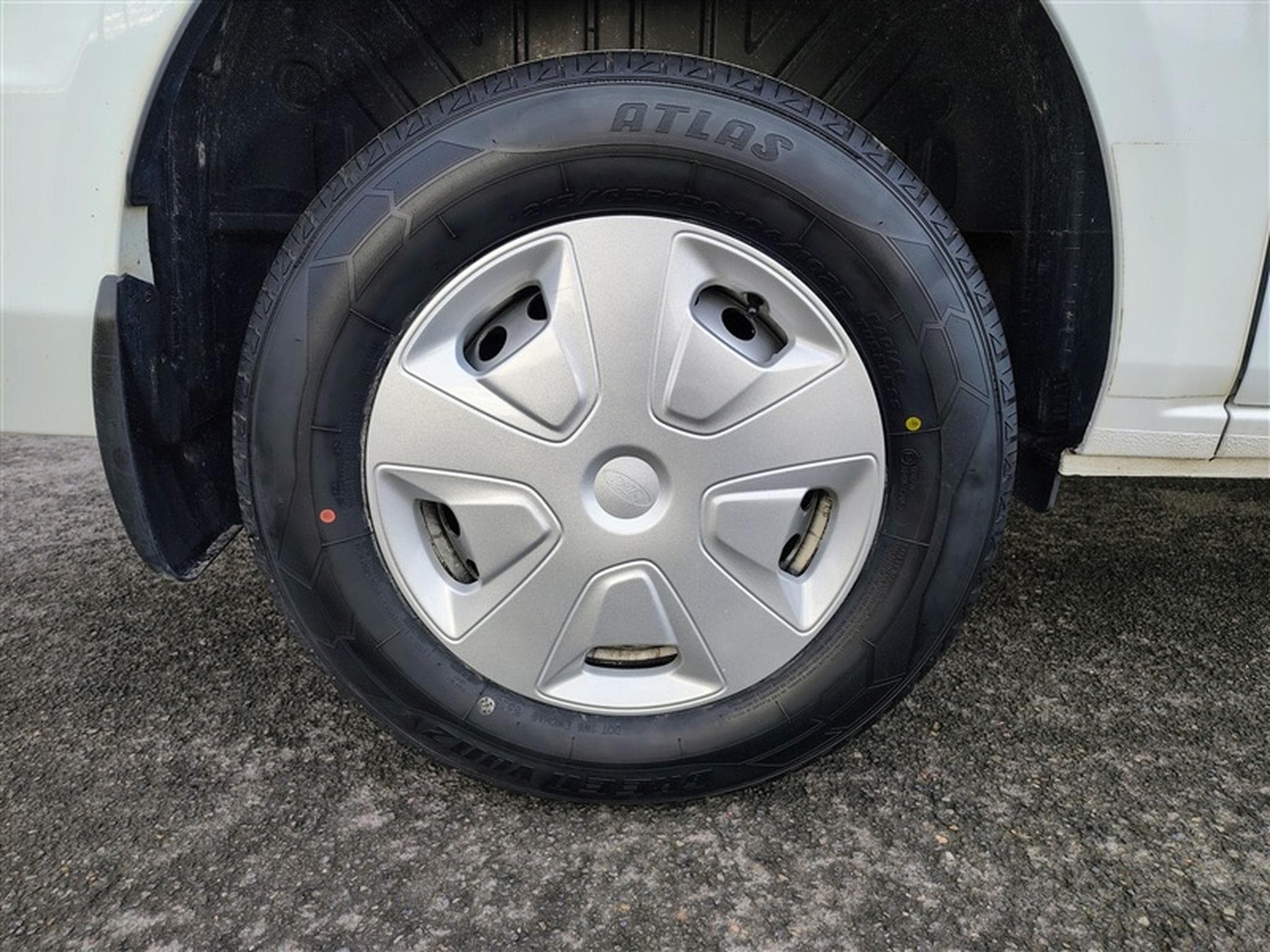 Ford Transit 2.0 TDCi L1H2 CLIM / TEL (2019) - Photo 6