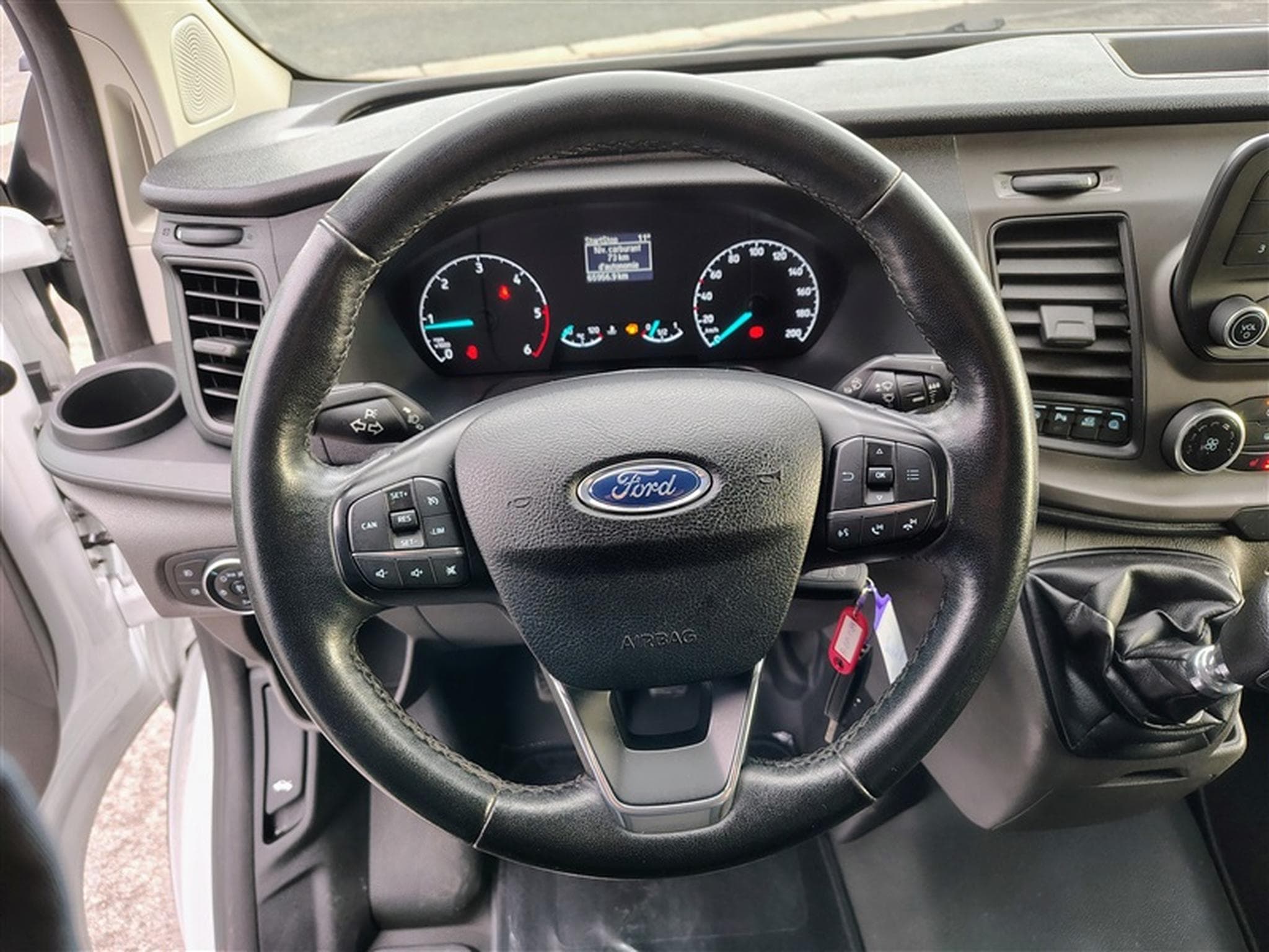 Ford Transit 2.0 TDCi L1H2 CLIM / TEL (2019) - Photo 9