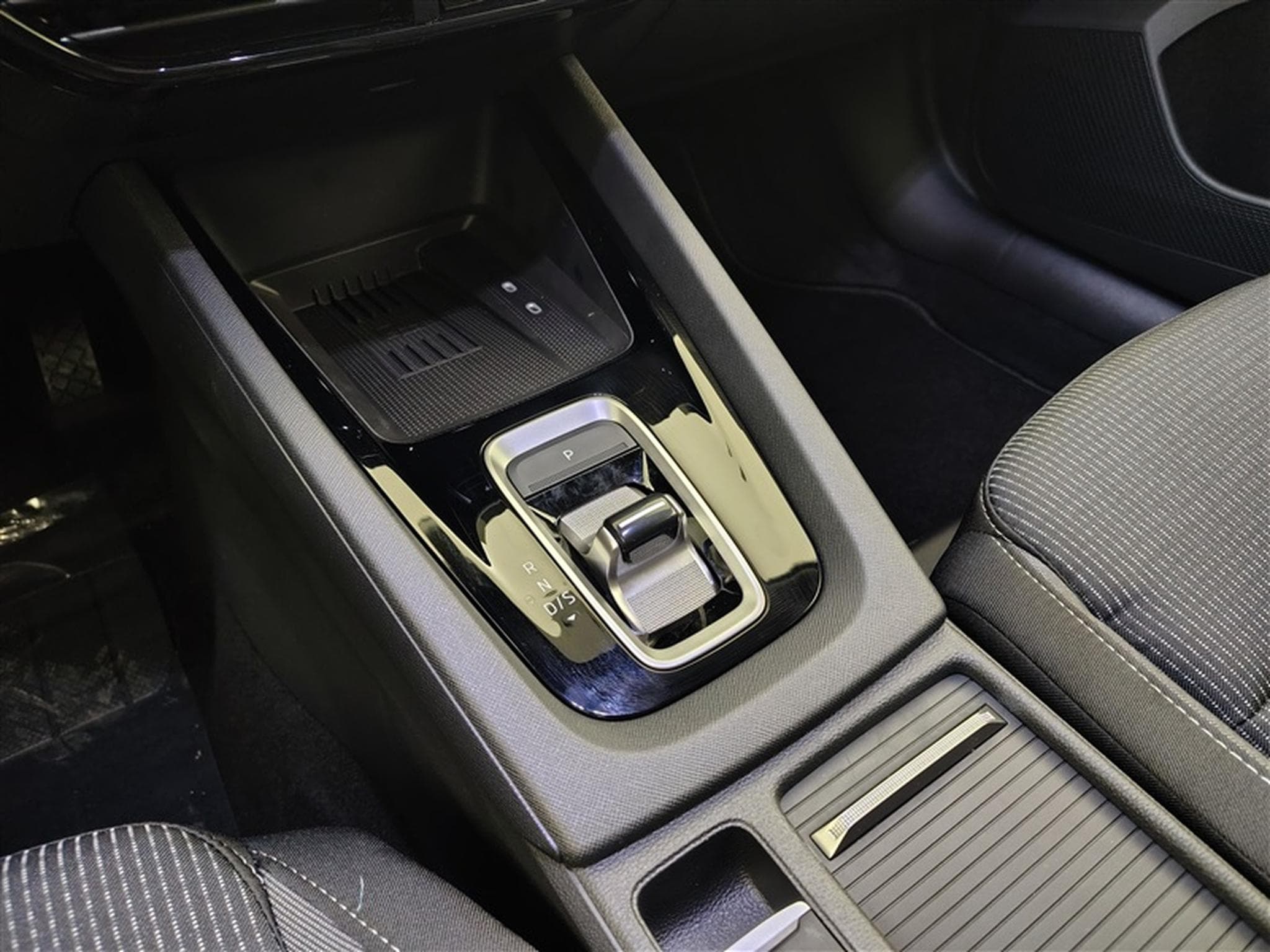Skoda Octavia 1.5 e-TSi 150cv DSG Selection CARPLAY / FULL LED / CAMERA (2026) - Photo 12