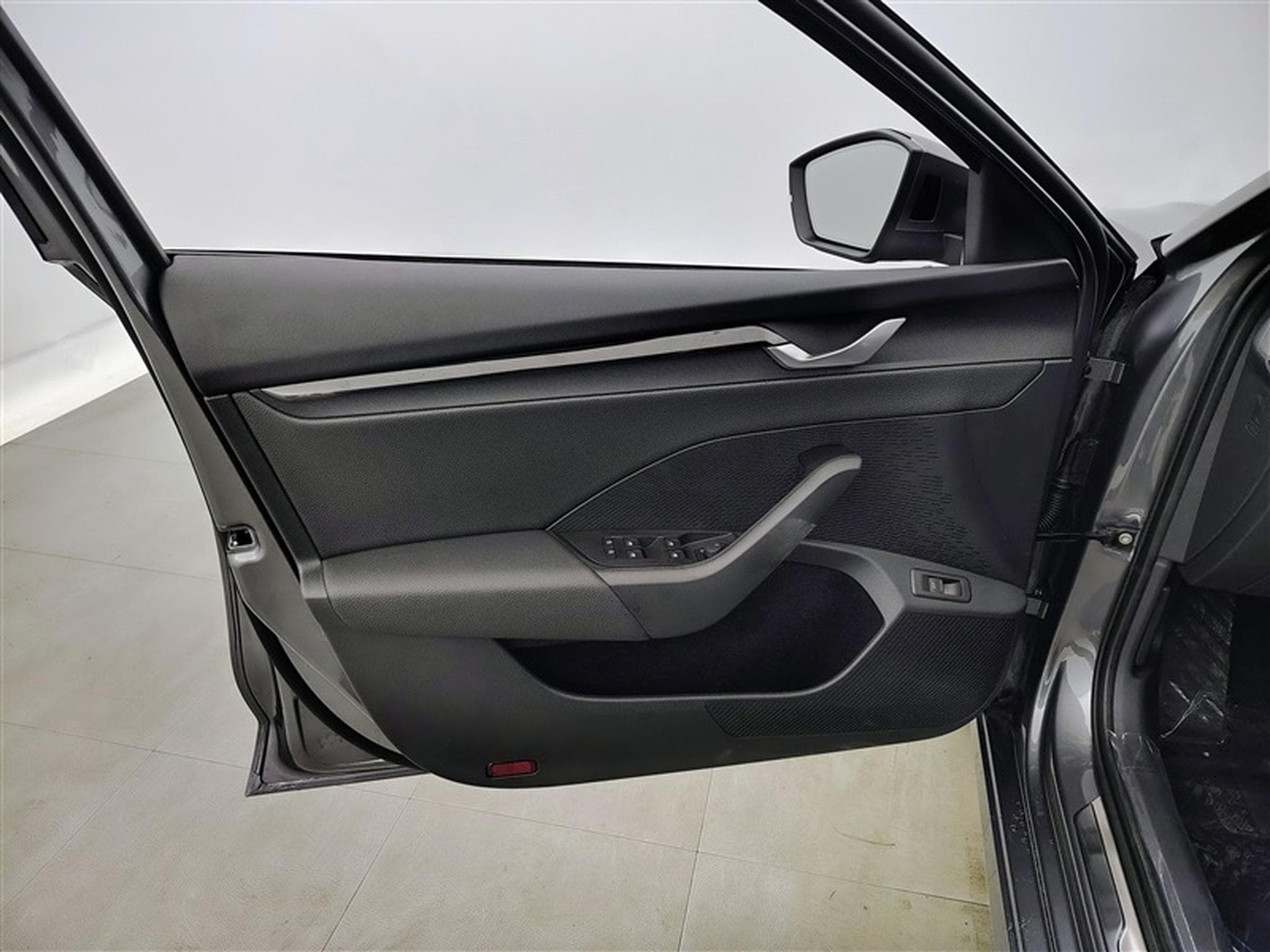 Skoda Octavia 1.5 e-TSi 150cv DSG Selection CARPLAY / FULL LED / CAMERA (2026) - Photo 17