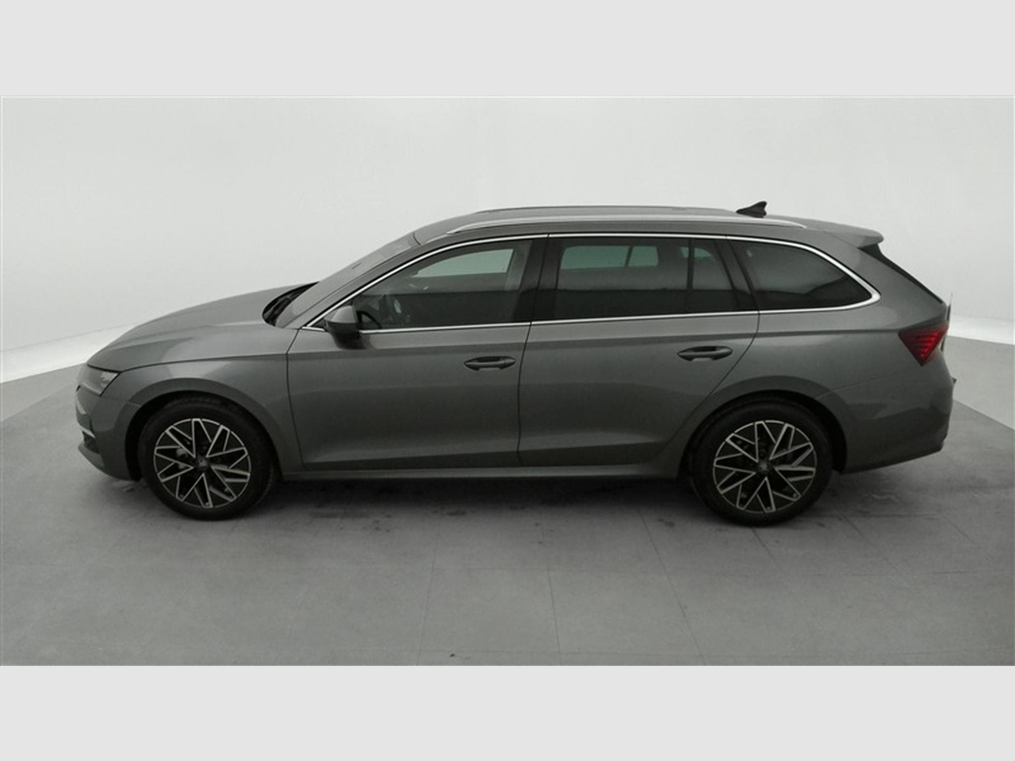 Skoda Octavia 1.5 e-TSi 150cv DSG Selection CARPLAY / FULL LED / CAMERA (2026) - Photo 3