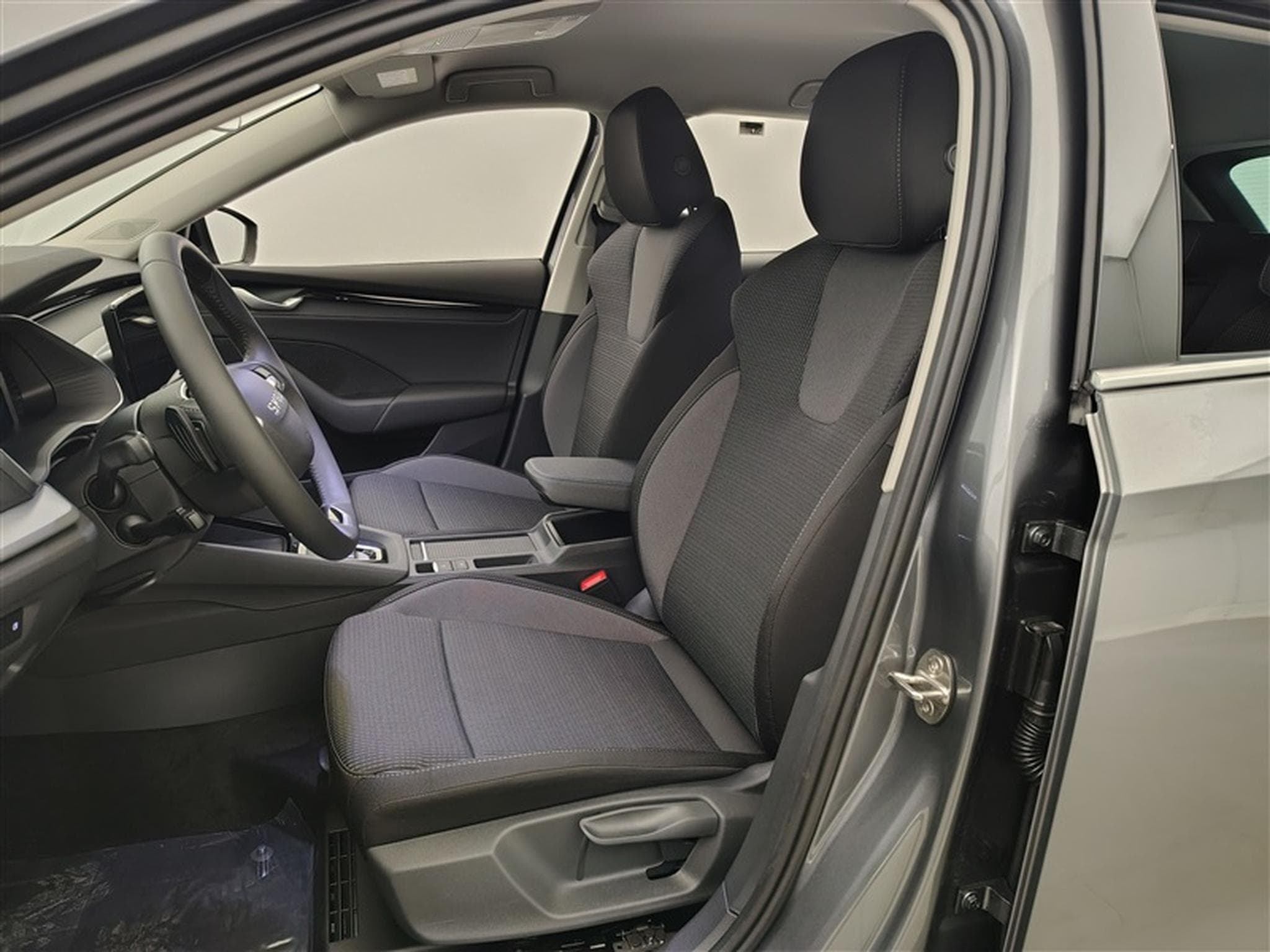 Skoda Octavia 1.5 e-TSi 150cv DSG Selection CARPLAY / FULL LED / CAMERA (2026) - Photo 7