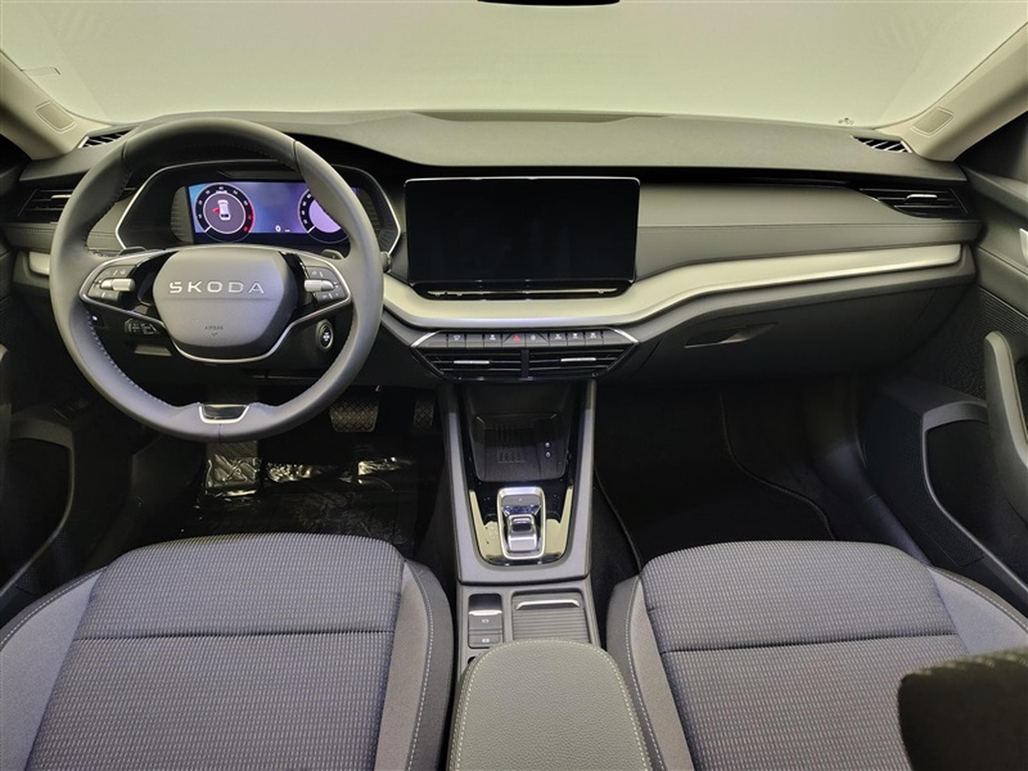 Skoda Octavia 1.5 e-TSi 150cv DSG Selection CARPLAY / FULL LED / CAMERA (2026) - Photo 8