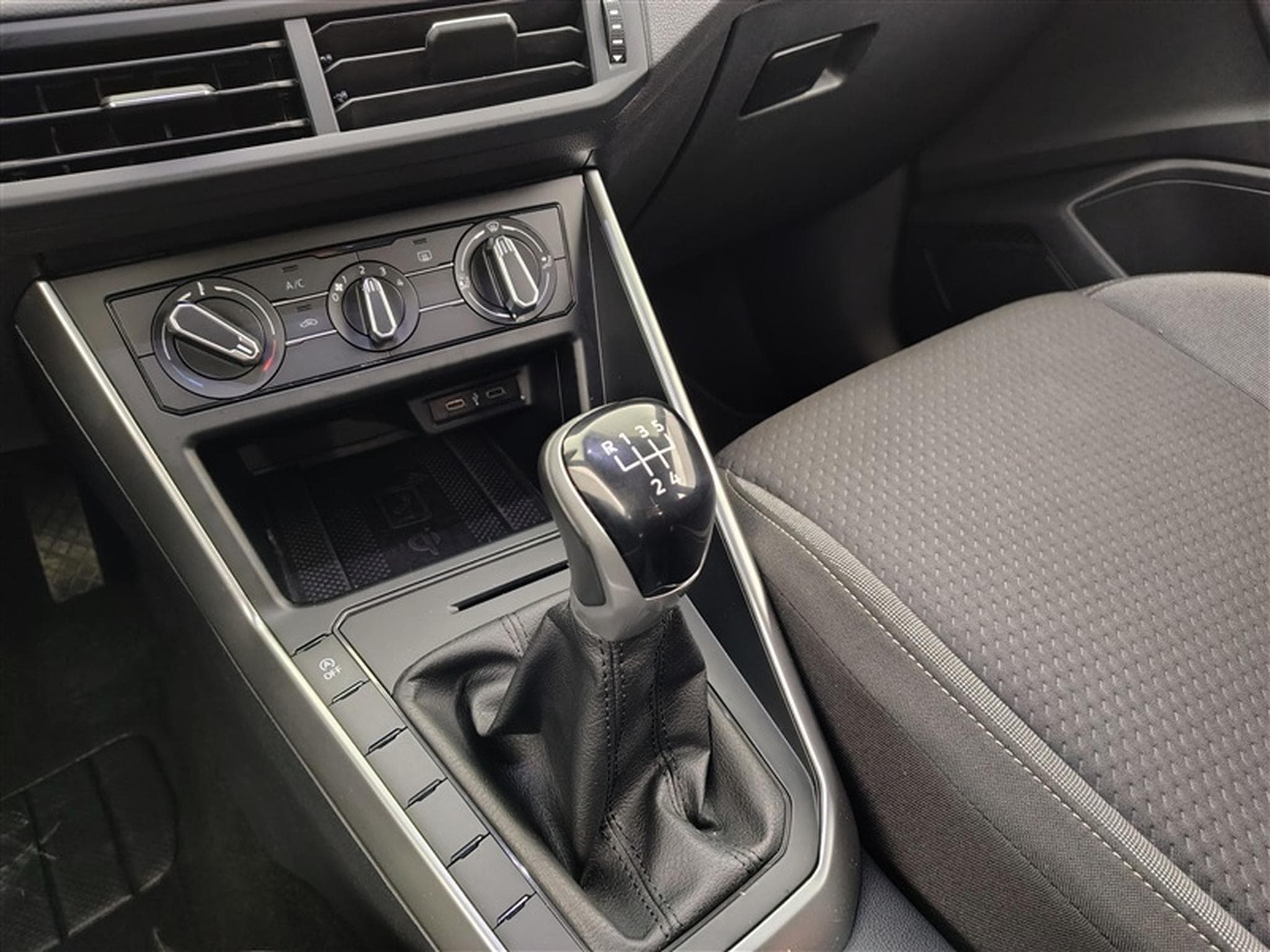 VW Taigo 1.0 TSI Life  Navi Cockpit / Led (2022) - Photo 12