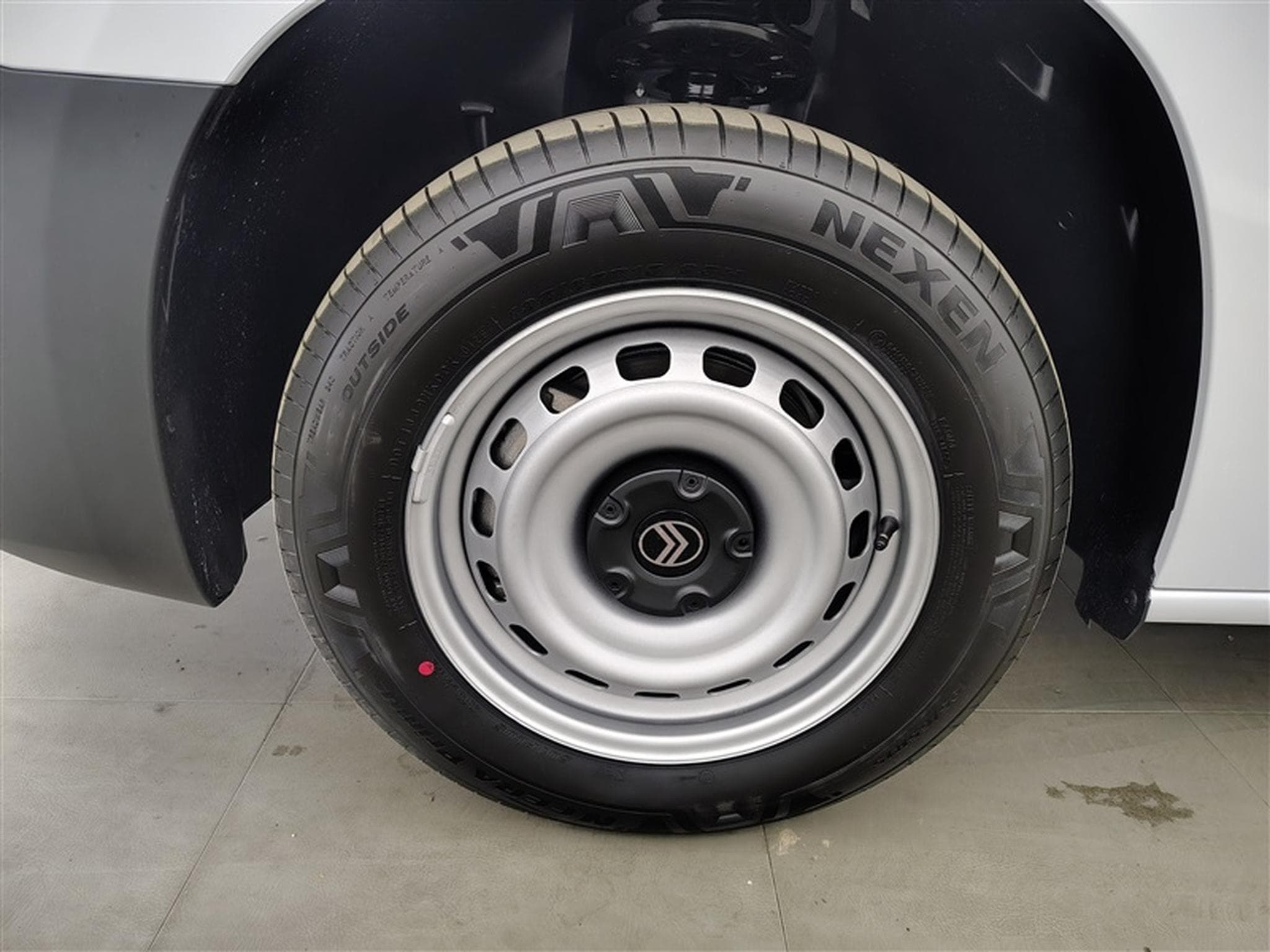 Citroen Berlingo 1.5 BlueHDi 100cv M 3pl. CARPLAY / CAMERA (2026) - Photo 2