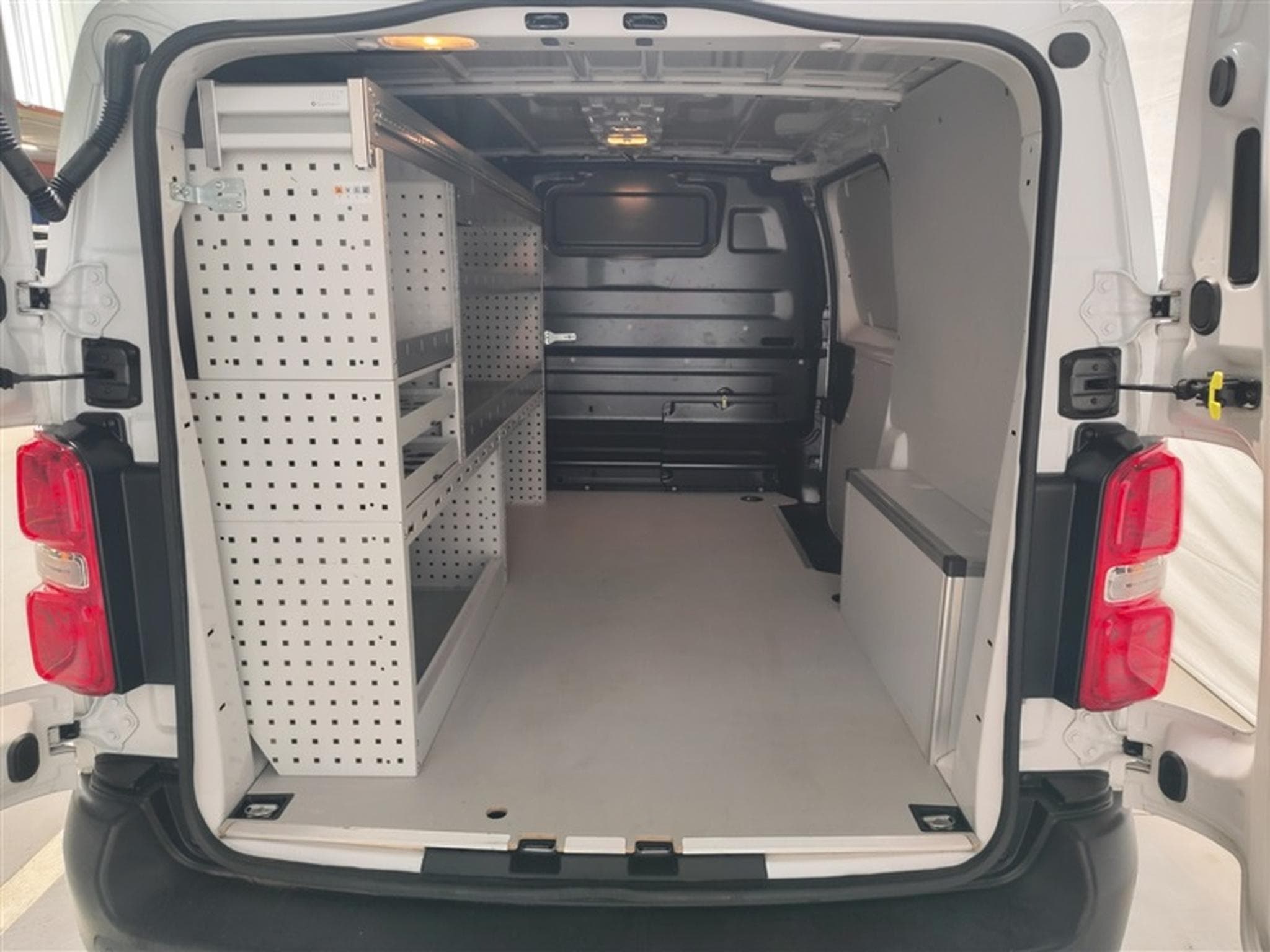 Peugeot Expert 2.0 BlueHDi EAT8 L2 NAVI CLIM / TEL / PDC AV-AR (2023) - Photo 15