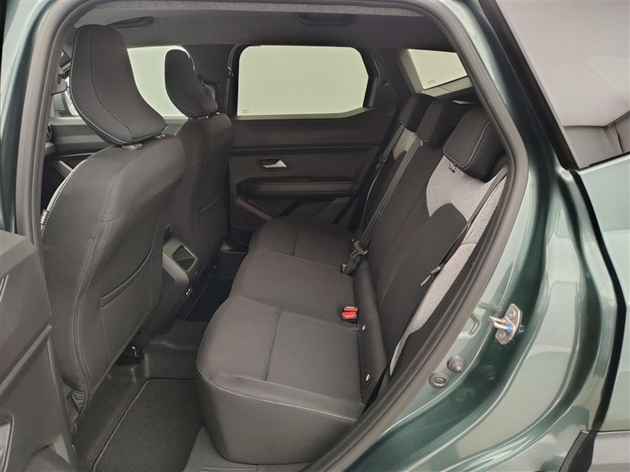 Dacia Duster Mild Hybrid 140cv Journey NAVI / CARPLAY / FULL LED / CAMERA (2026) - Photo 13